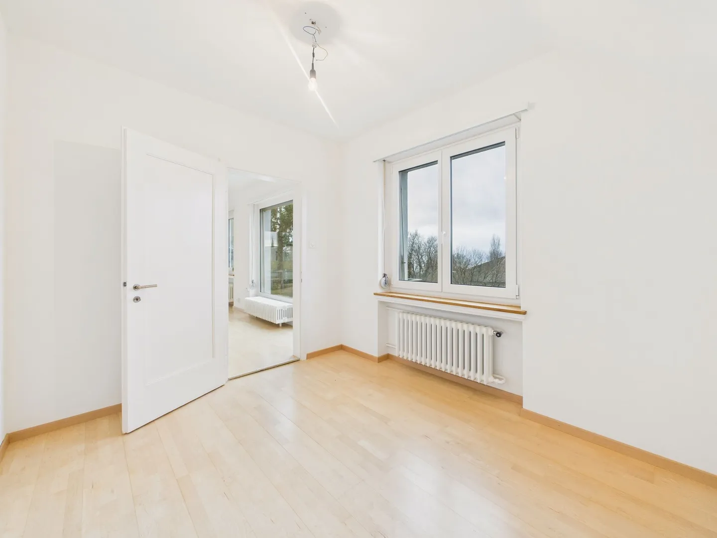 Exclusive 3.5-room apartment with balcony in the sought-after region of Zurich, Canton ZH - Photo 5 of 9