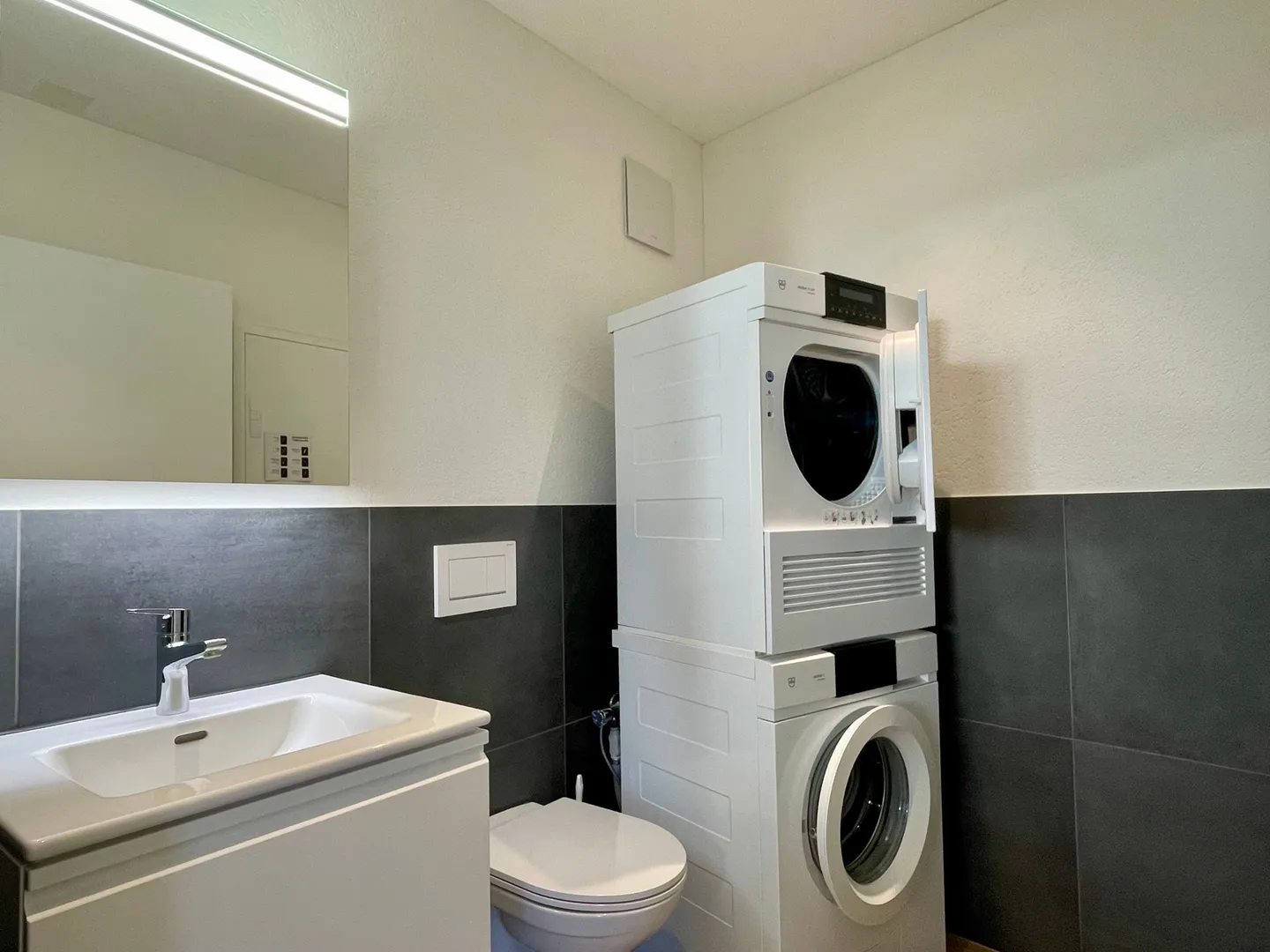 Spacious 3.5-room condominium with loggia in a quiet yet central location in Hägglingen - Photo 9 of 11