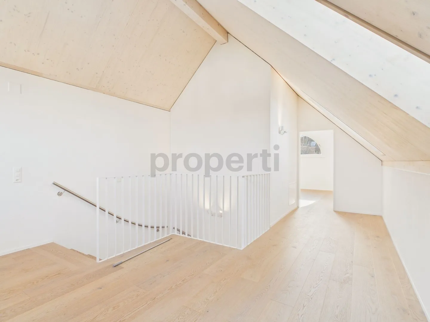 Moderne Maisonette mit Balkon - Foto 8 von 13