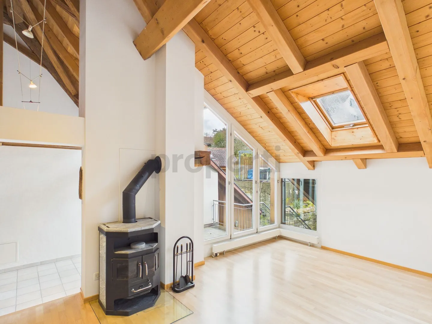 Charming 5.5-Room Farmhouse with Balcony, Muttenz - Photo 5 of 13