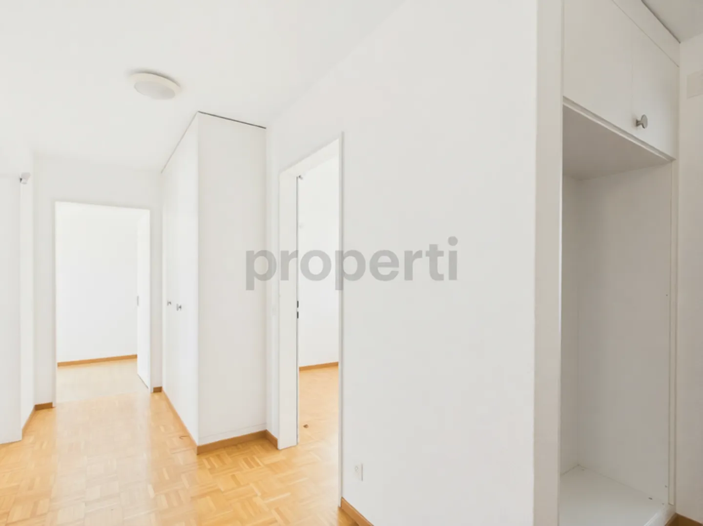 Balcone soleggiato, due bagni moderni e ascensore confortevole - Foto 8 di 11