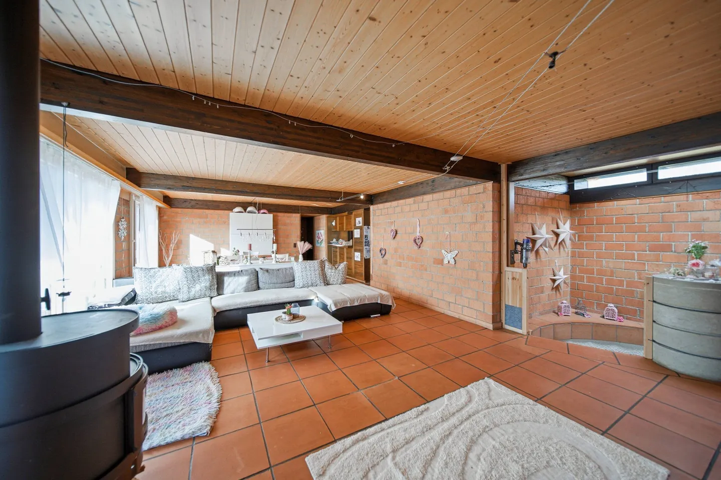 STRATEGIC LOCATION – BUNGALOW-LIKE HOUSE WITH 412 M² TOTAL USABLE AREA - Photo 3 of 5