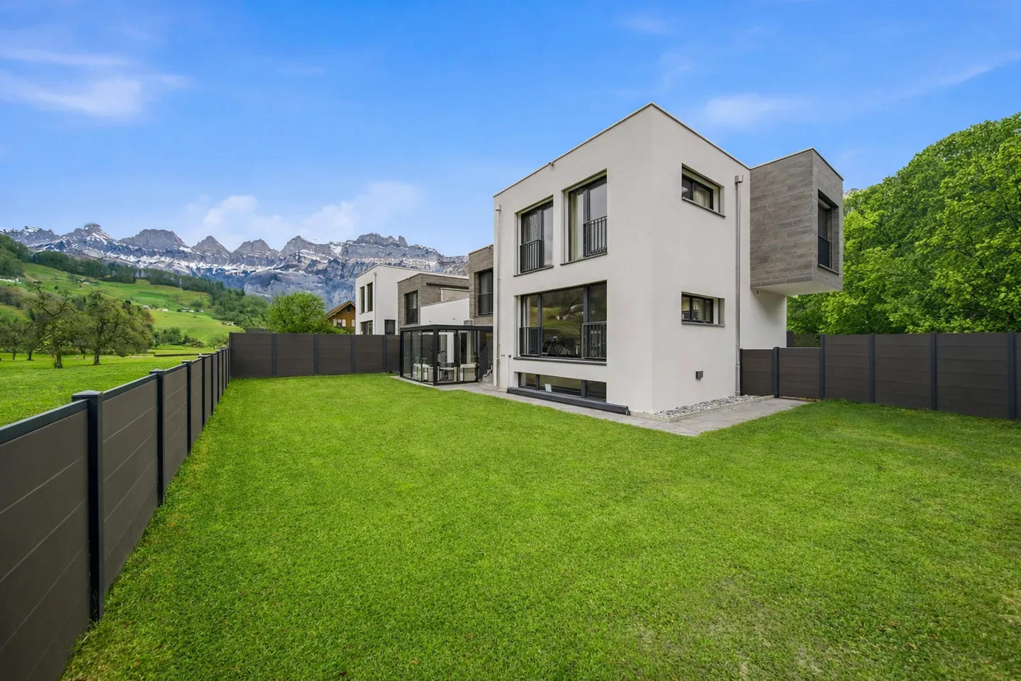 Exklusive Villa mit Bergblick - Foto 2 von 5