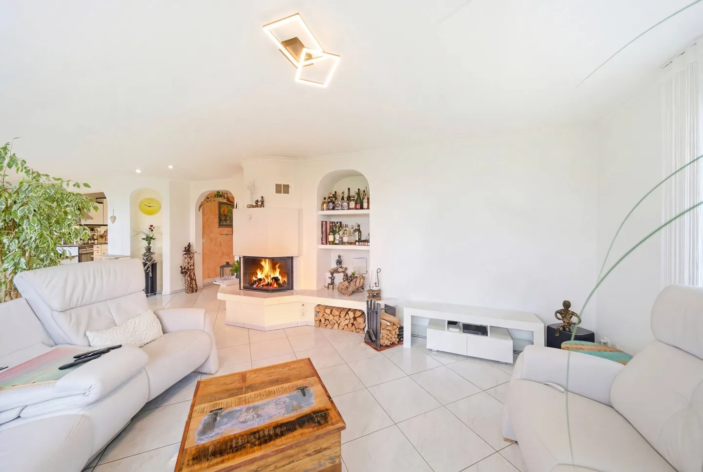 AMPIO & BEN CURATO APPARTAMENTO DI 4.5 STANZE TRA RIGI E ZUGERSEE - Foto 1 di 5