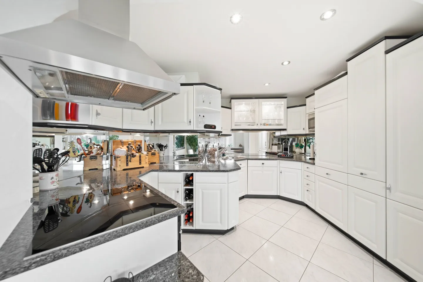 AMPIO & BEN CURATO APPARTAMENTO DI 4.5 STANZE TRA RIGI E ZUGERSEE - Foto 4 di 5