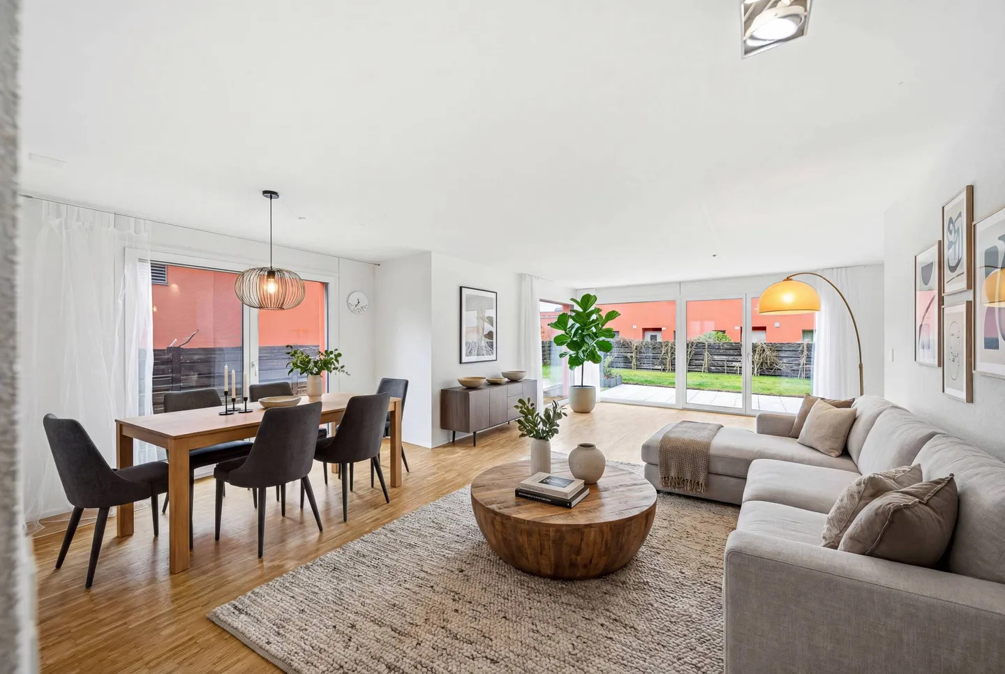 CASA BIFAMILIARE ACCENTUATA A BRUGG - Foto 2 di 5