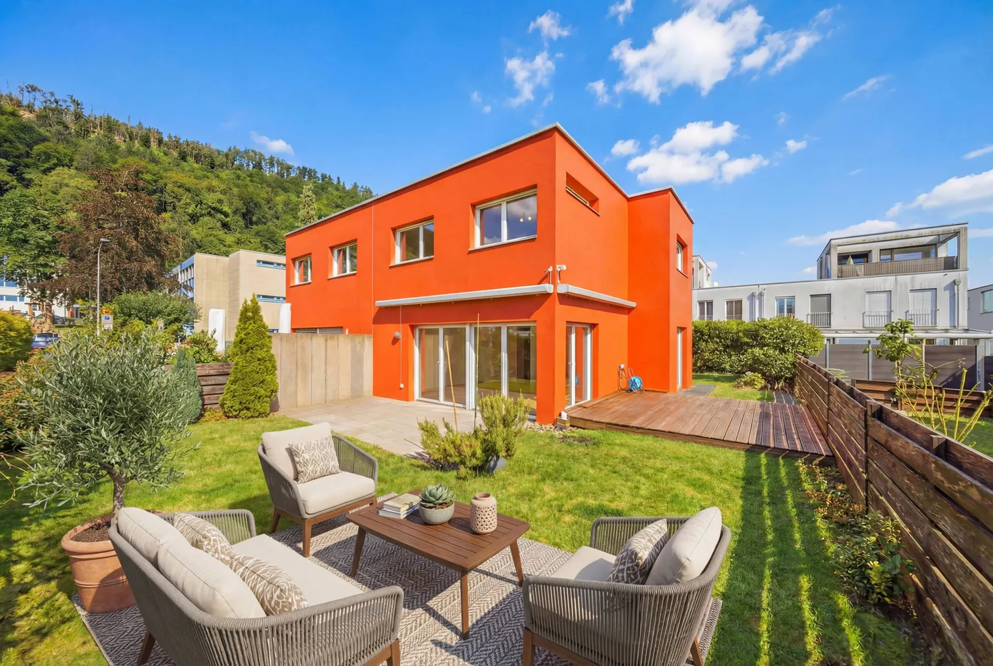 CASA BIFAMILIARE ACCENTUATA A BRUGG - Foto 1 di 5