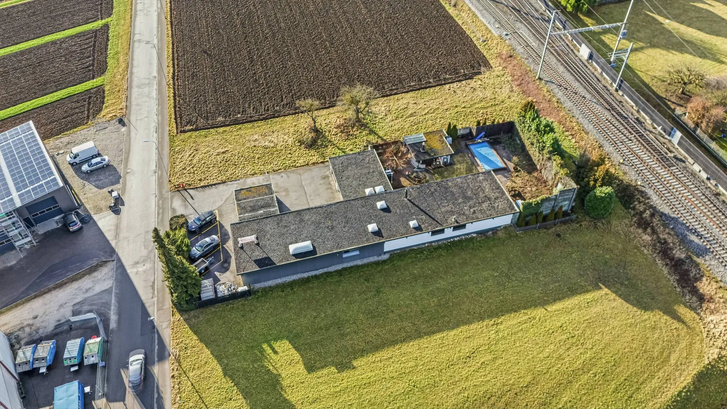 STRATEGIC LOCATION – RESIDENTIAL AND COMMERCIAL BUILDING WITH 412 M² TOTAL USABLE AREA - Photo 1 of 5
