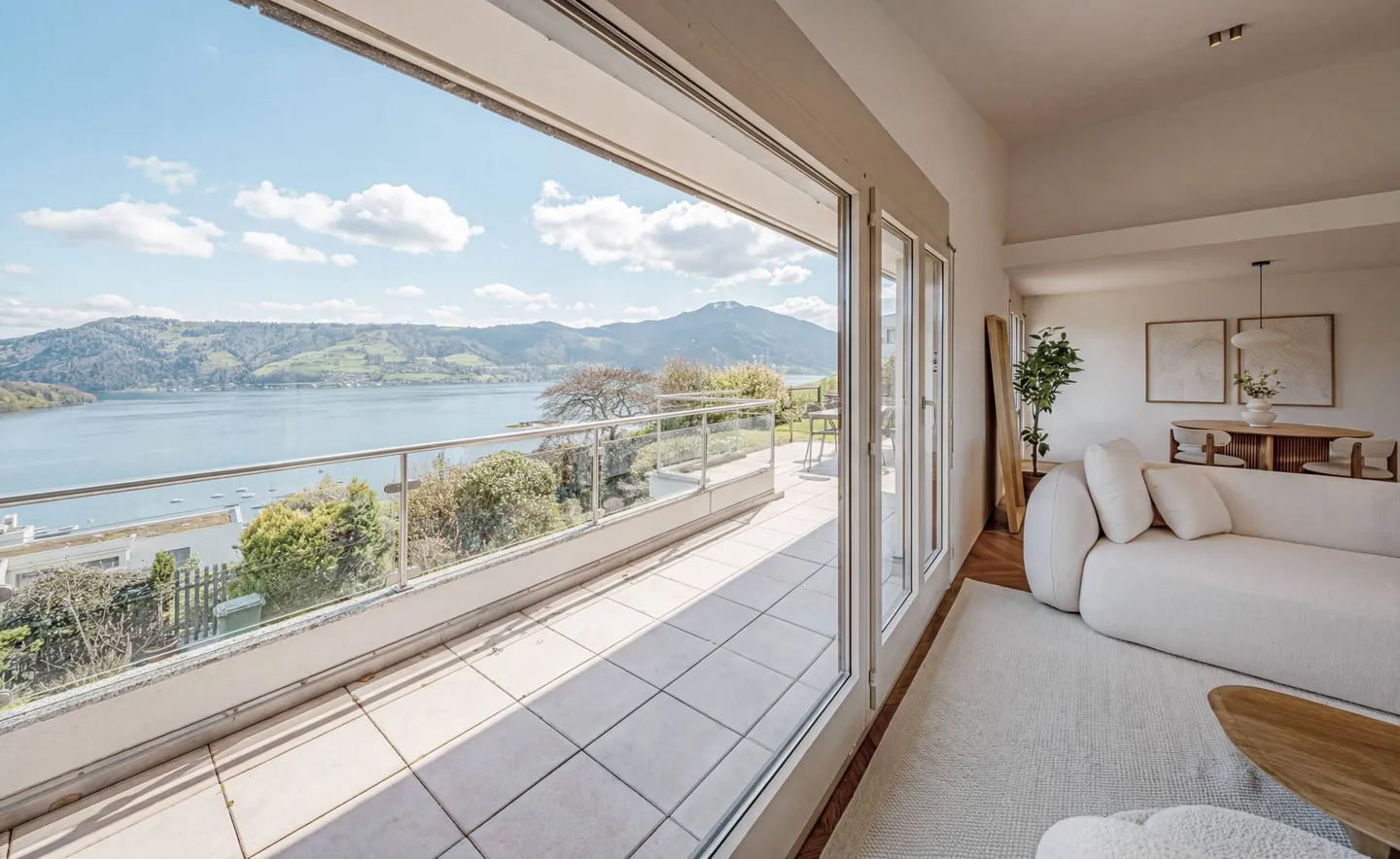 Terrassenhaus mit Seeblick - Foto 1 von 5