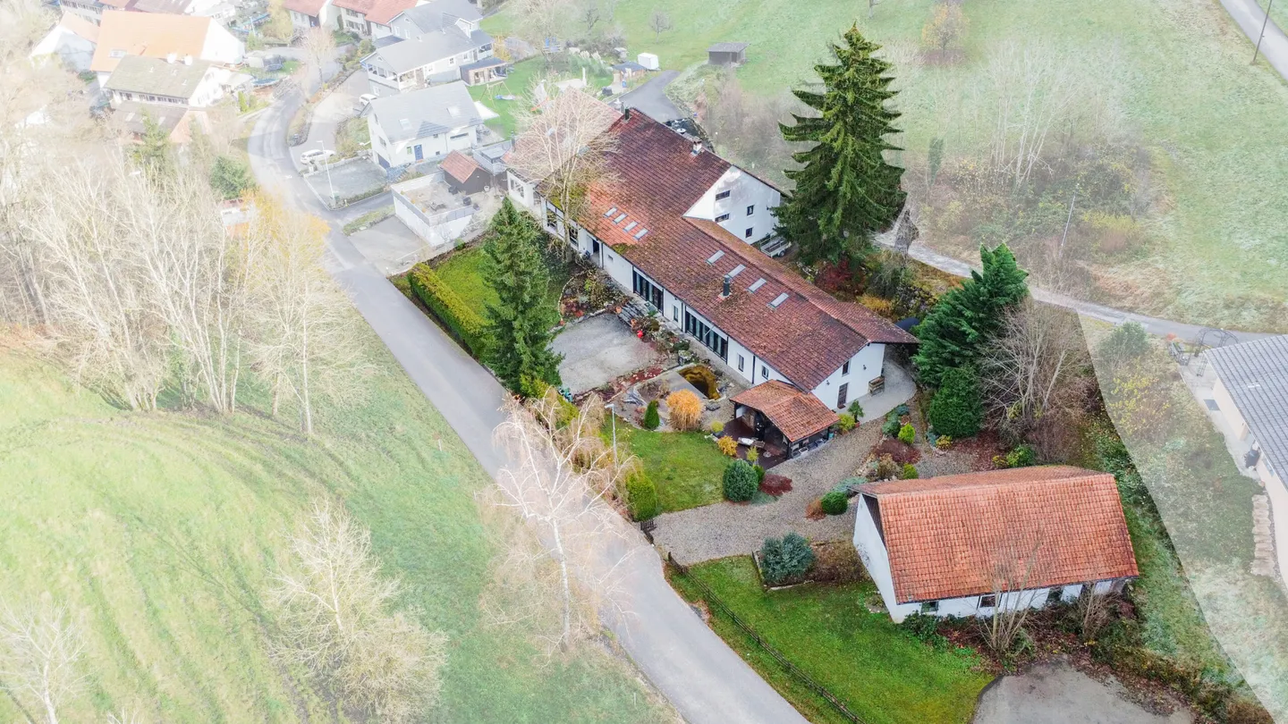 Charmant et Divers – Maison Multigénérationnelle avec Écurie - Photo 1 sur 5