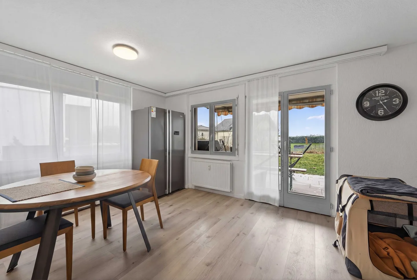Charming 5.5-Room Double Family House with Mountain View and Potential - Photo 5 of 5