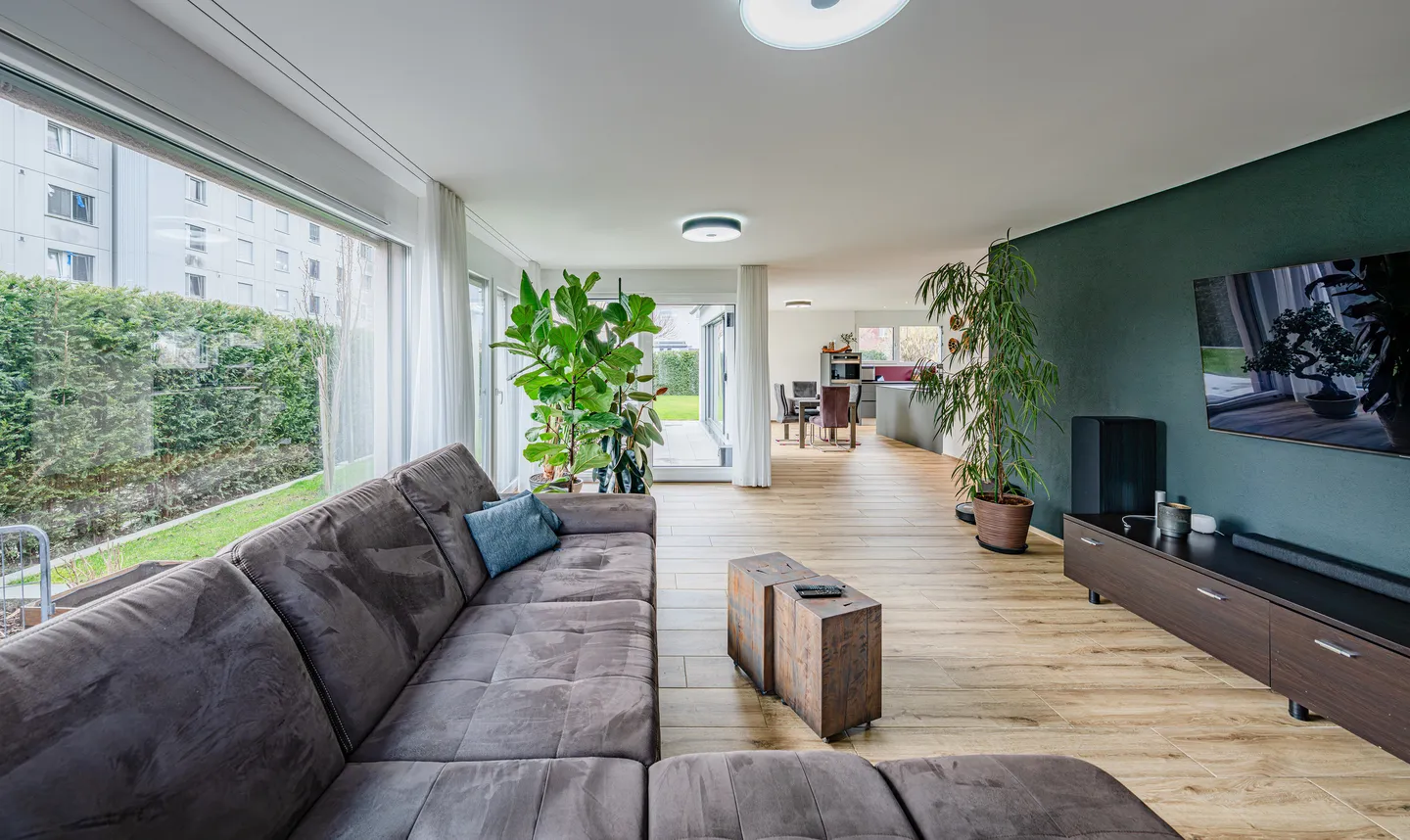 MODERN, TIMELESS LIVING JEWEL IN SOLOTHURN - Photo 3 of 5