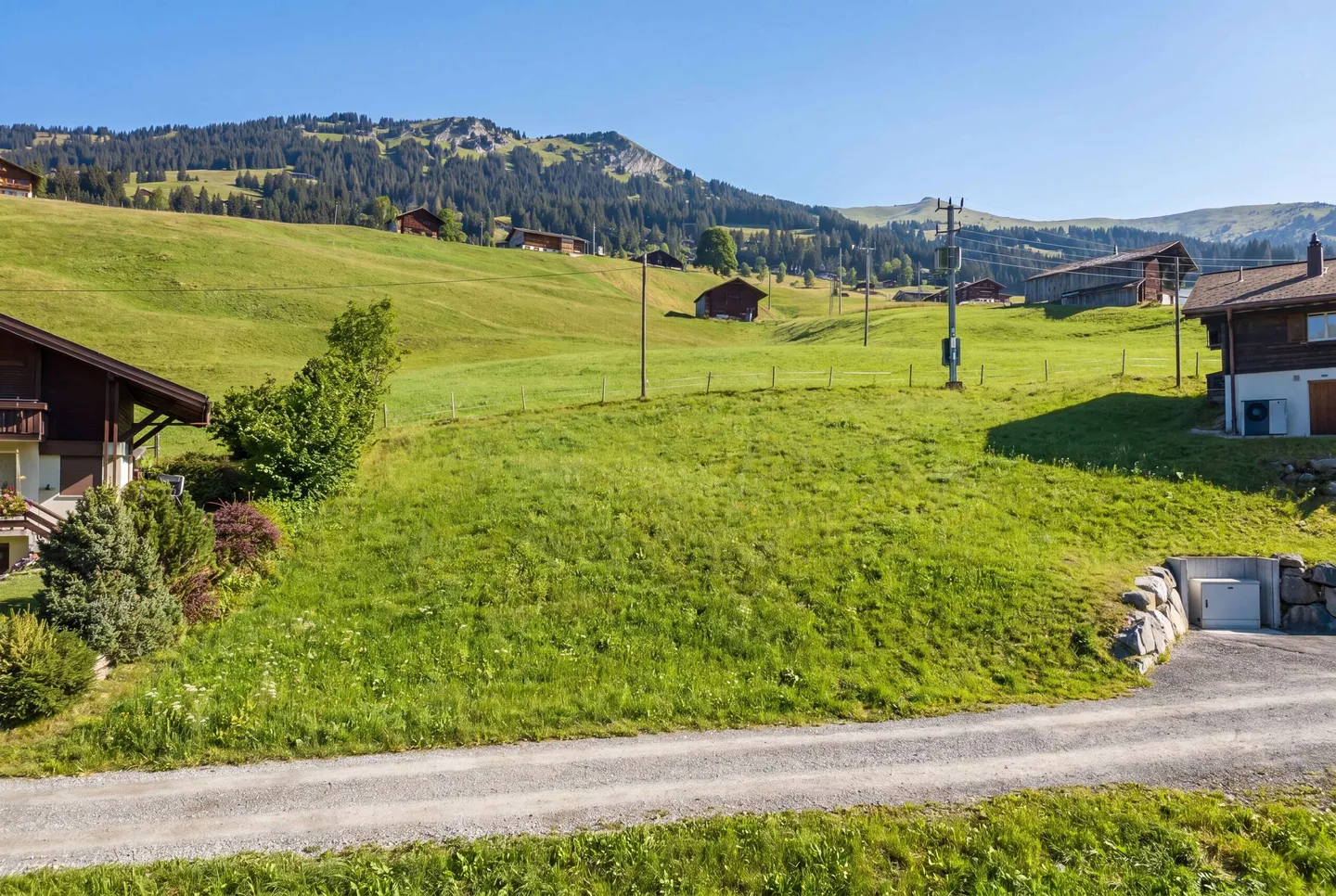 SUNNY LOCATION AT LENK – 747 m² BUILDING LAND WITH A DREAMLIKE MOUNTAIN PANORAMA - Photo 3 of 5