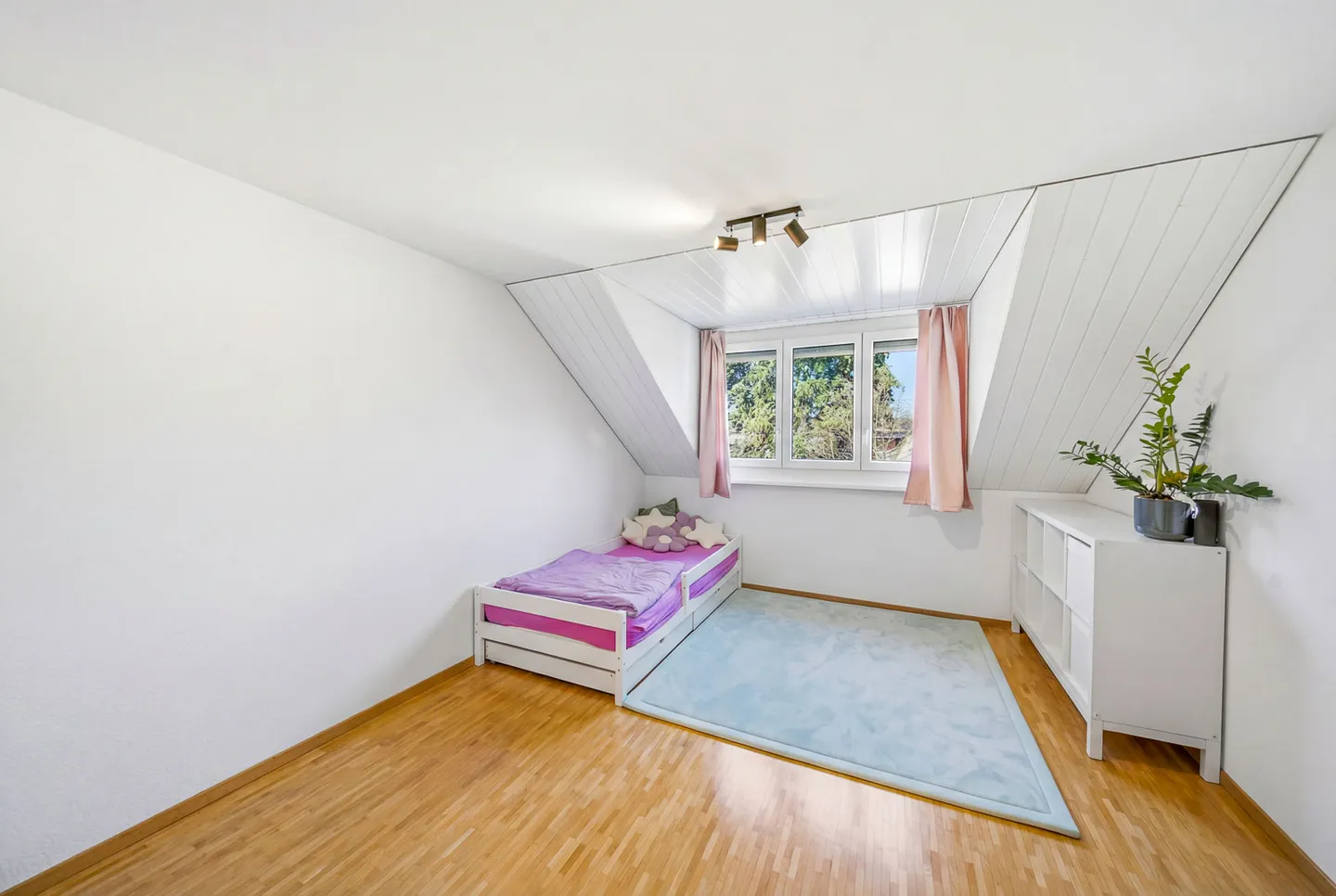 Confort de vie sur deux niveaux – Maisonette de 4,5 pièces à quelques minutes de la ville - Photo 4 sur 5