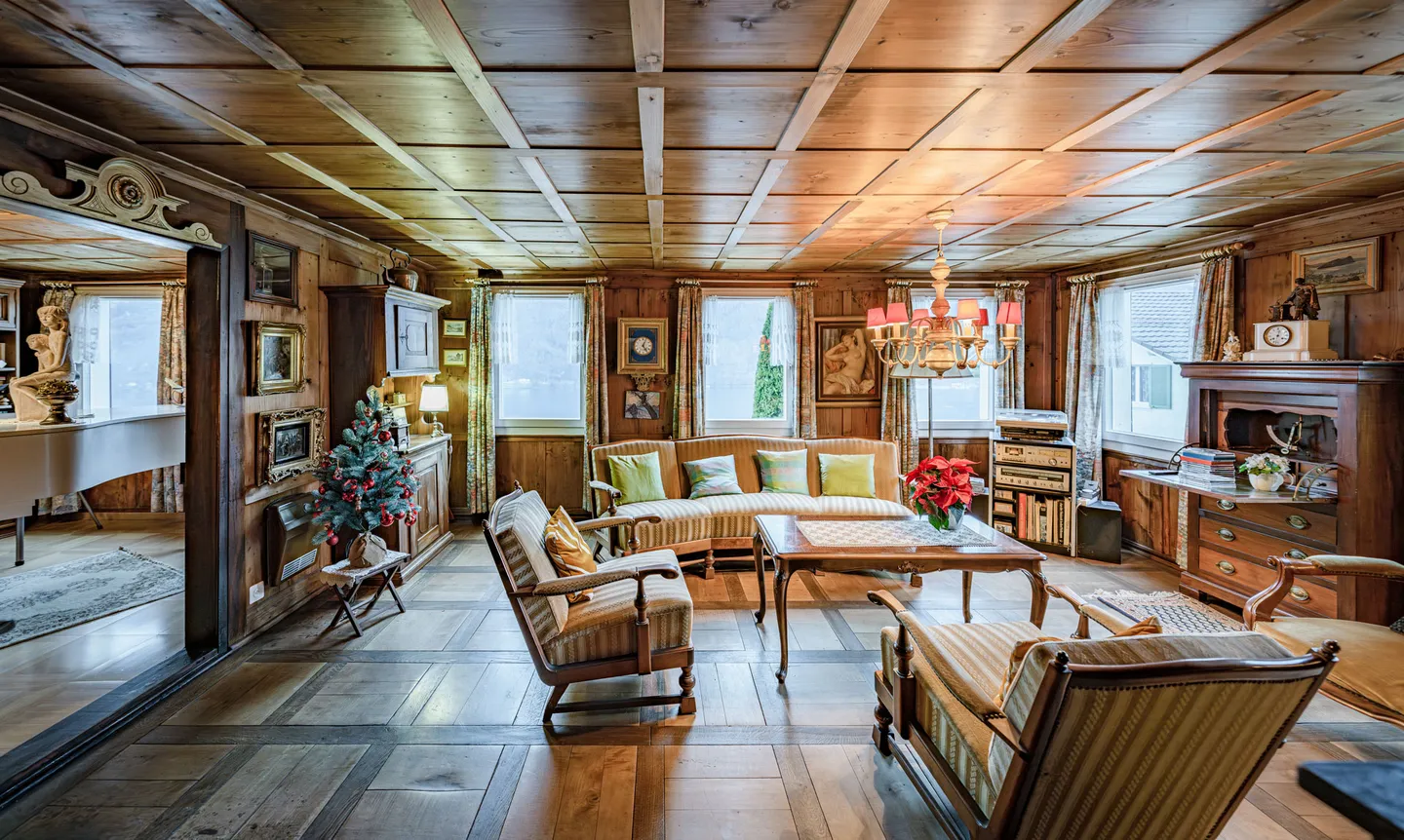 URSWISS RESIDENTIAL GEM ON THE SUNNY SLOPE - Photo 3 of 5