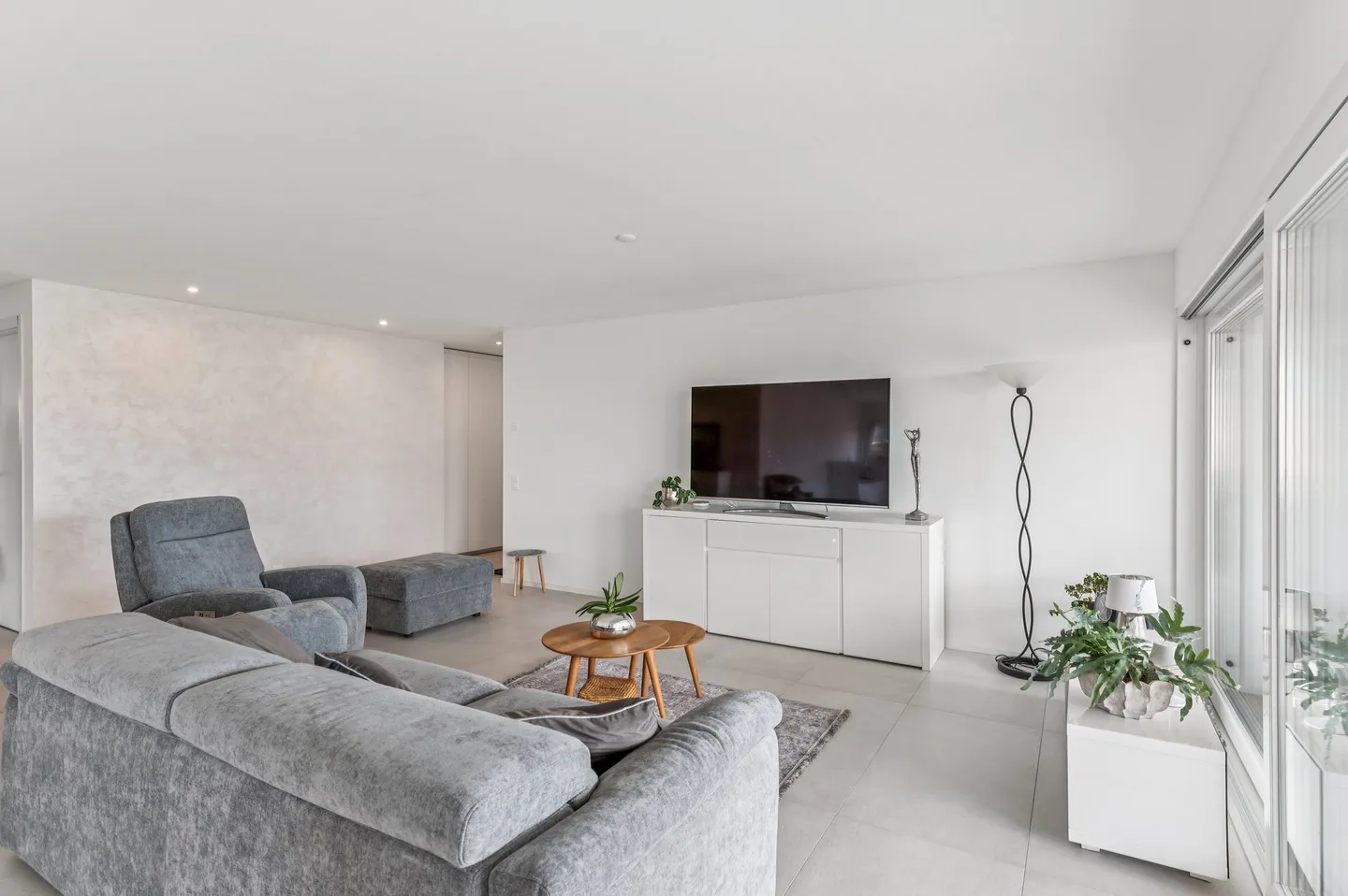 MODERNER KOMFORT IN SEENÄHE - Photo 3 of 5