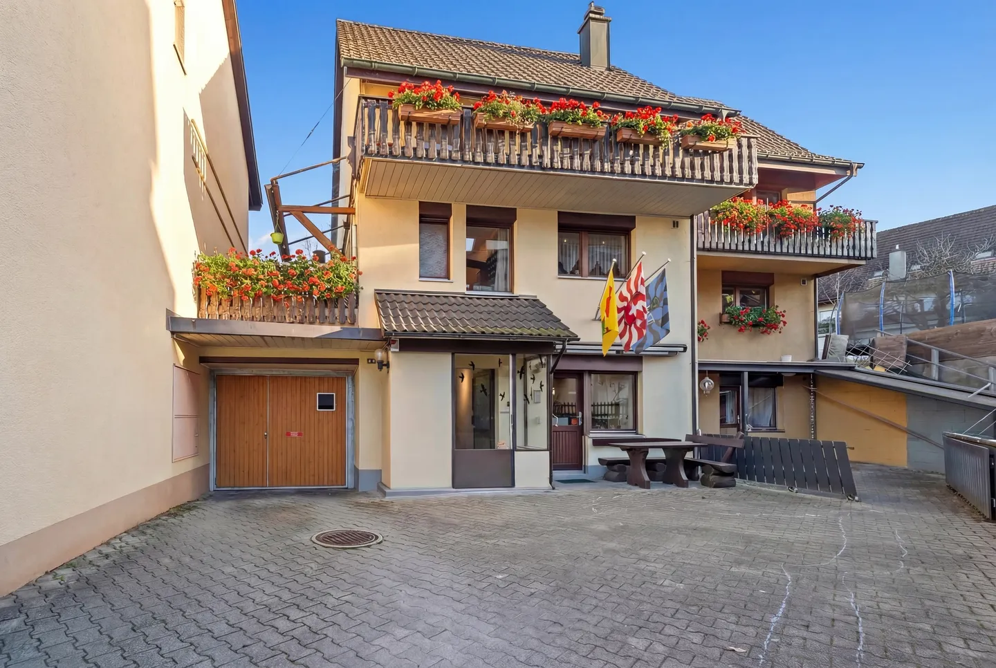 Charmante maison individuelle de 7,5 pièces avec studio polyvalent - Photo 1 sur 5