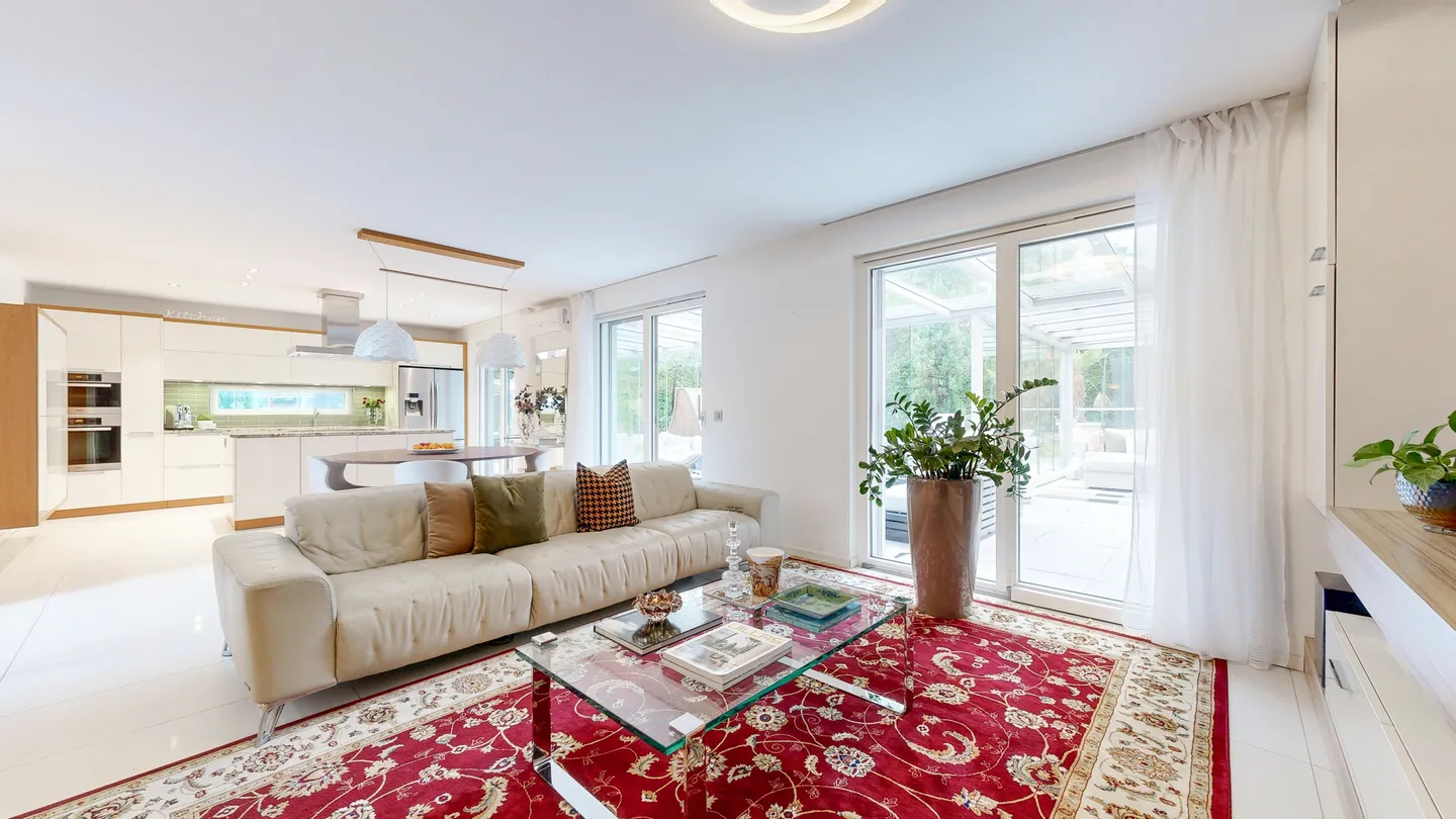 DEUX GÉNÉRATIONS, UNE MAISON – MAISON MULTI-GÉNÉRATIONNELLE AVEC PISCINE - Photo 4 sur 5