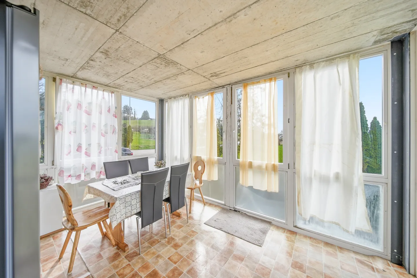 VERSATILE 8.5-ROOM MIXED-USE PROPERTY WITH COMMERCIAL COMPONENT AND UNOBSTRUCTED LOCATION IN ARCH - Photo 5 of 5