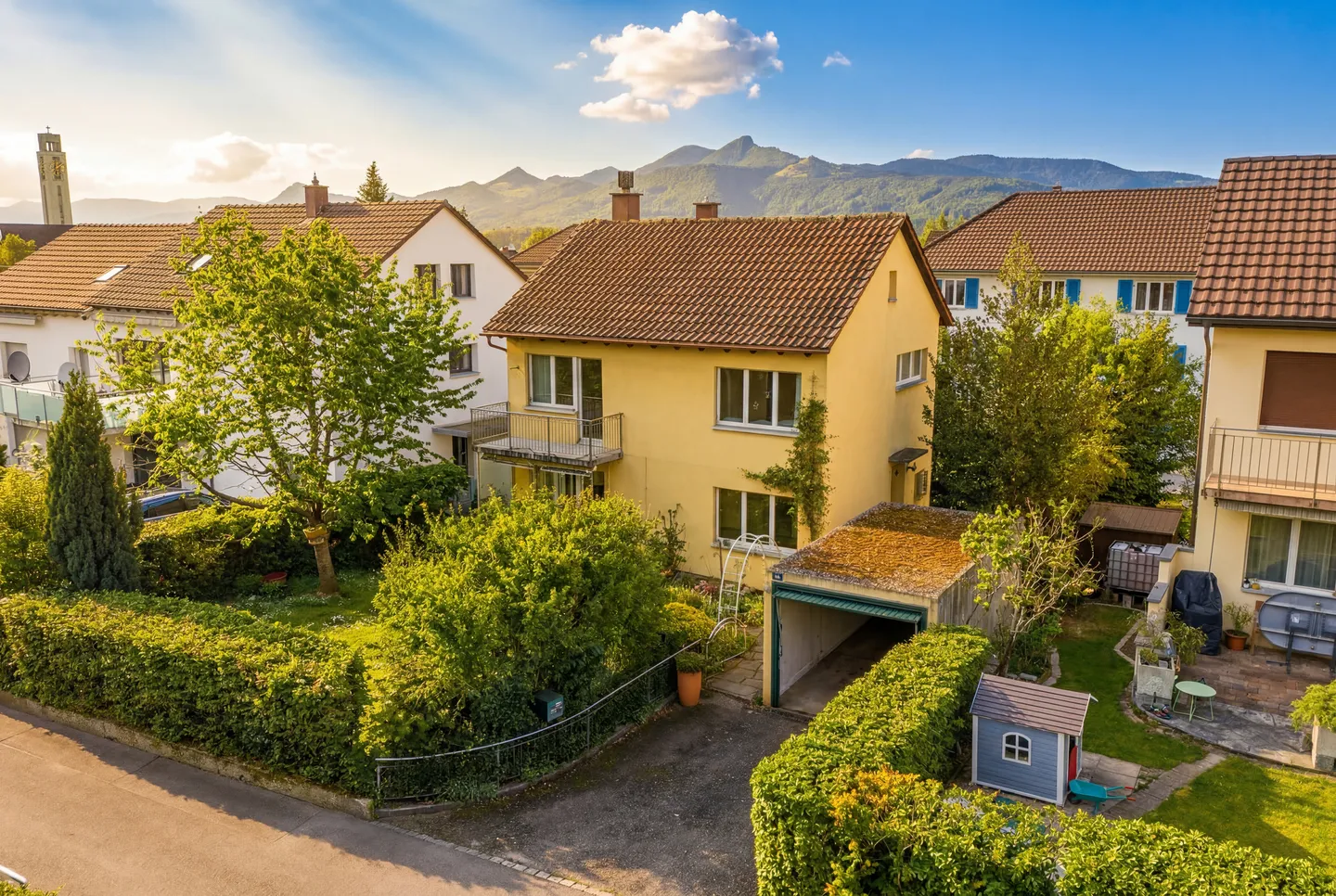 LA VICINANZA ALLA CITTÀ INCONTRA LA QUIETE VILLA UNIFAMILIARE CON POTENZIALE DI SVILUPPO A OLTEN - Foto 1 di 5