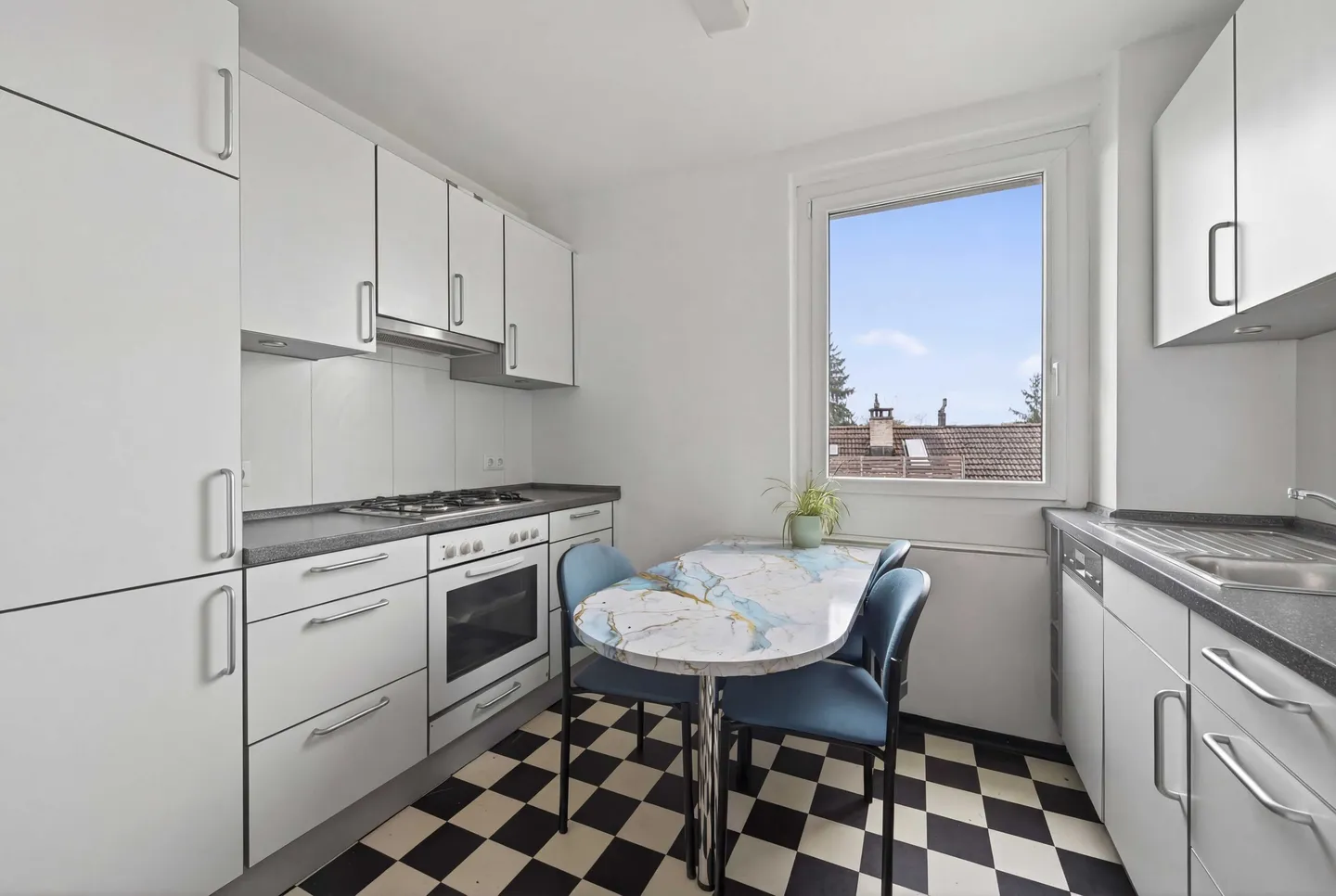 OPPORTUNITÉ RARE DANS LE CENTRE-VILLE – TRIPLEX ABORDABLE - Photo 3 sur 5