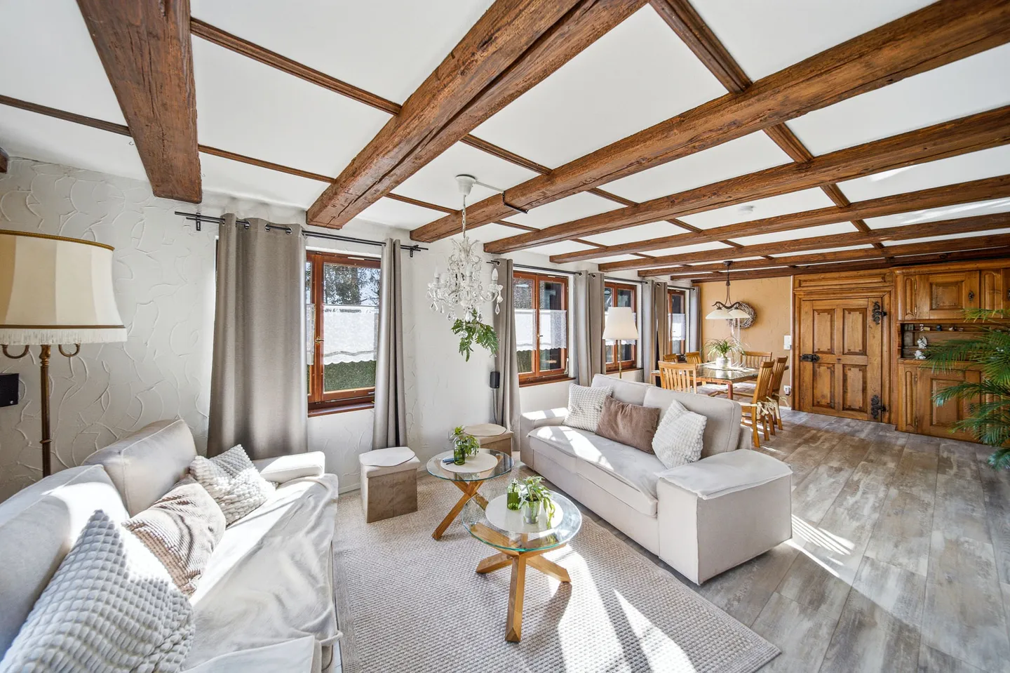 SIMBIOSI TRA CLASSICO &amp; COMFORT – CASA DI 7,5 STANZE CON APPARTAMENTO - Foto 2 di 5