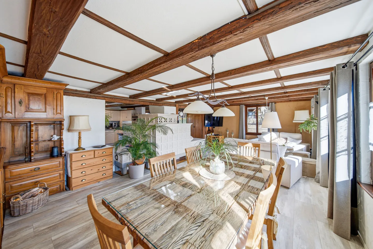 SIMBIOSI TRA CLASSICO &amp; COMFORT – CASA DI 7,5 STANZE CON APPARTAMENTO - Foto 3 di 5