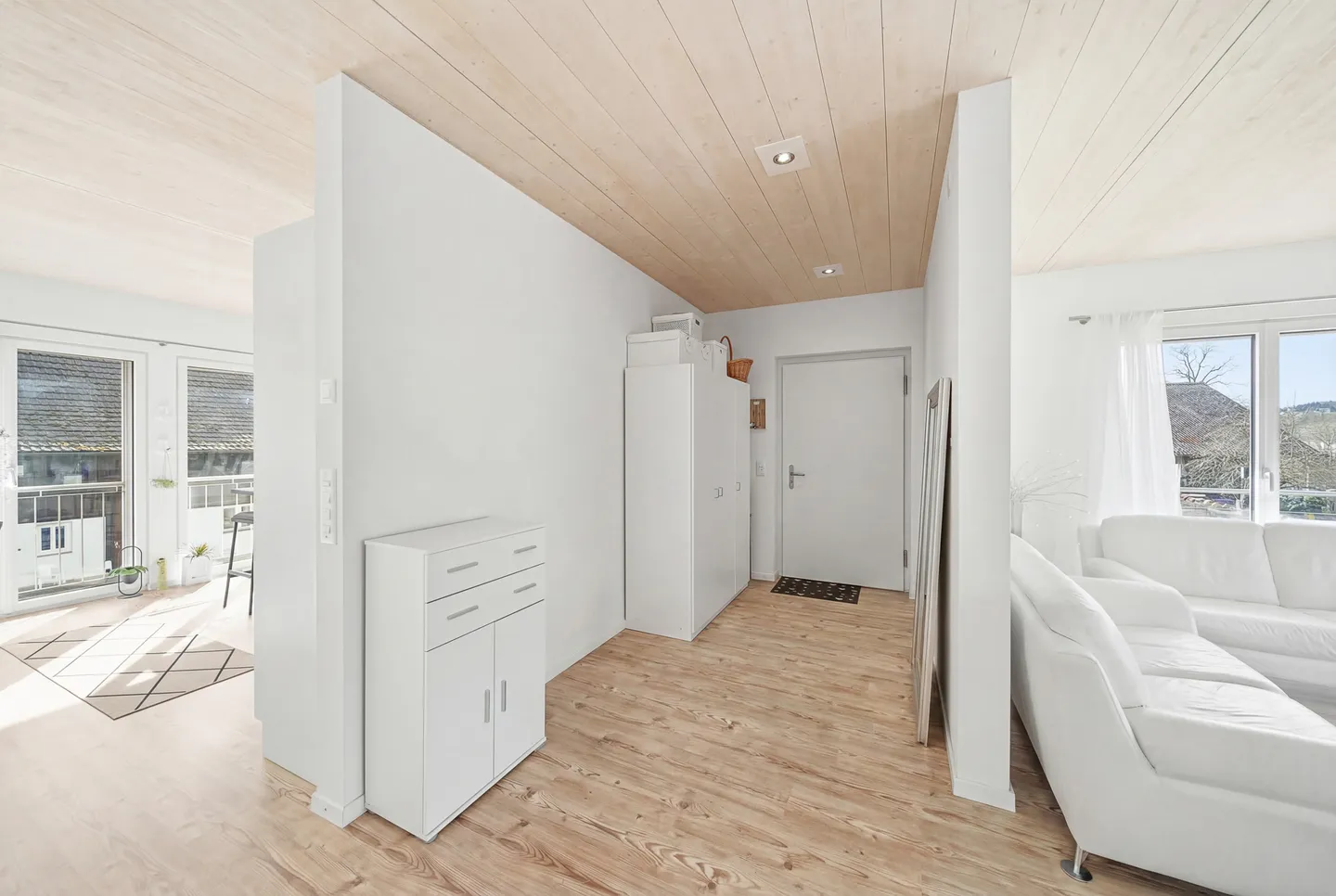 Moderner Bungalow mit großem Garten - Foto 5 von 5