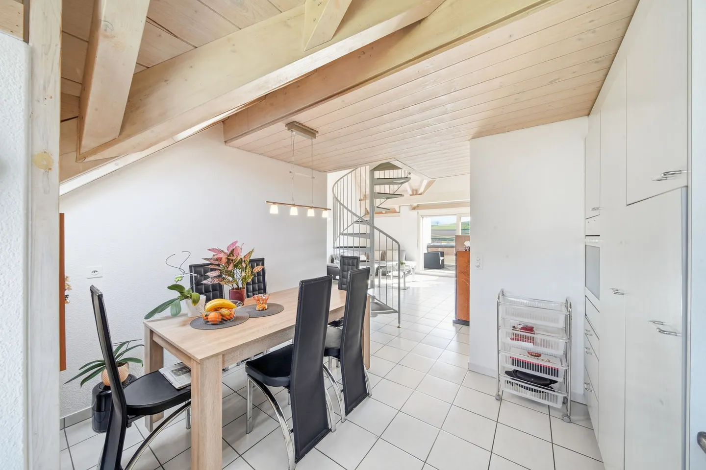 Geräumige Wohnung mit Galerie - Foto 3 von 5