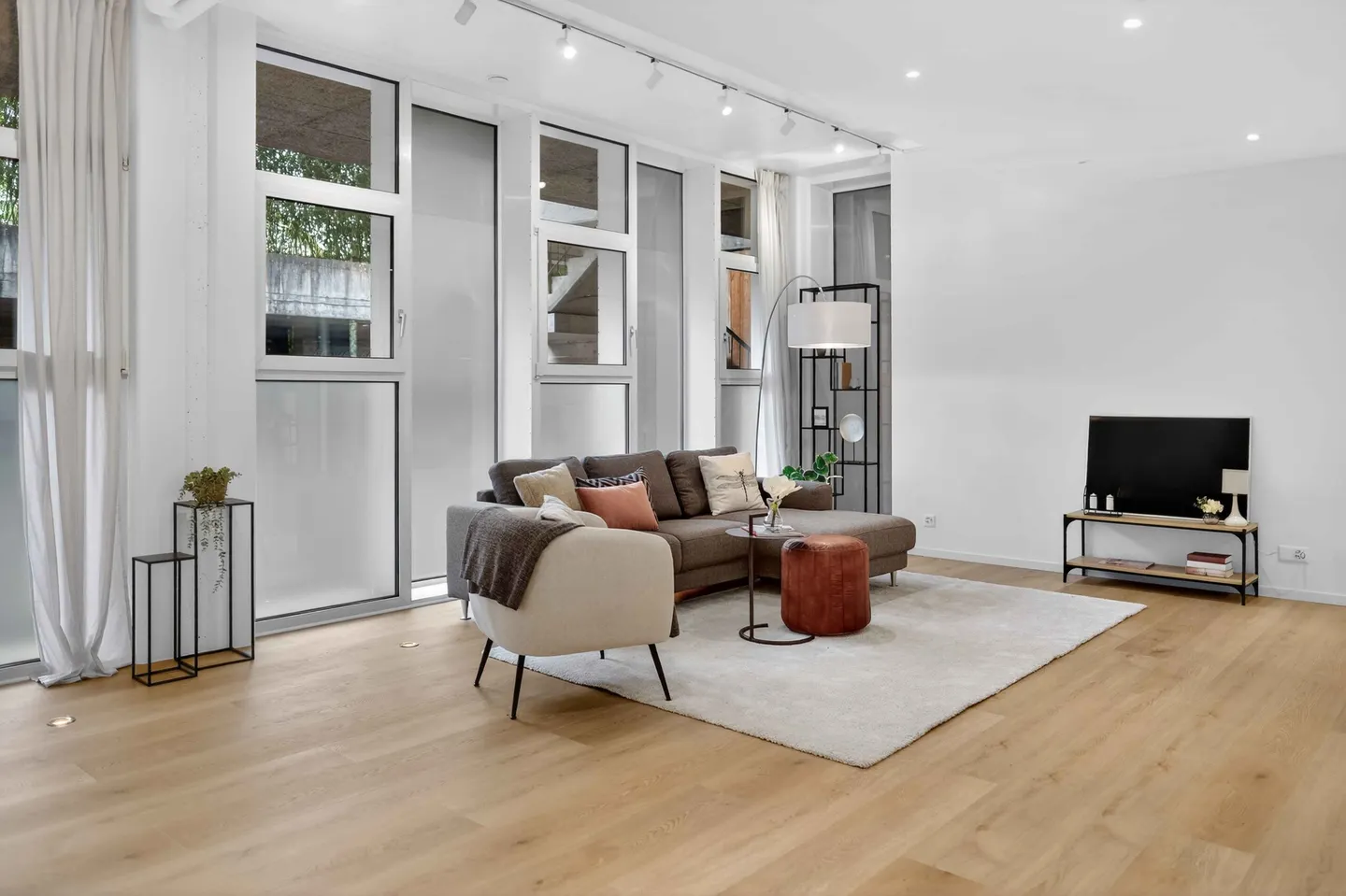 DOUBLE POTENTIEL AU REZ-DE-CHAUSSÉE AVEC 289 M² DANS LA RÉSIDENTIELLE ATELIER 5 - Photo 2 sur 5