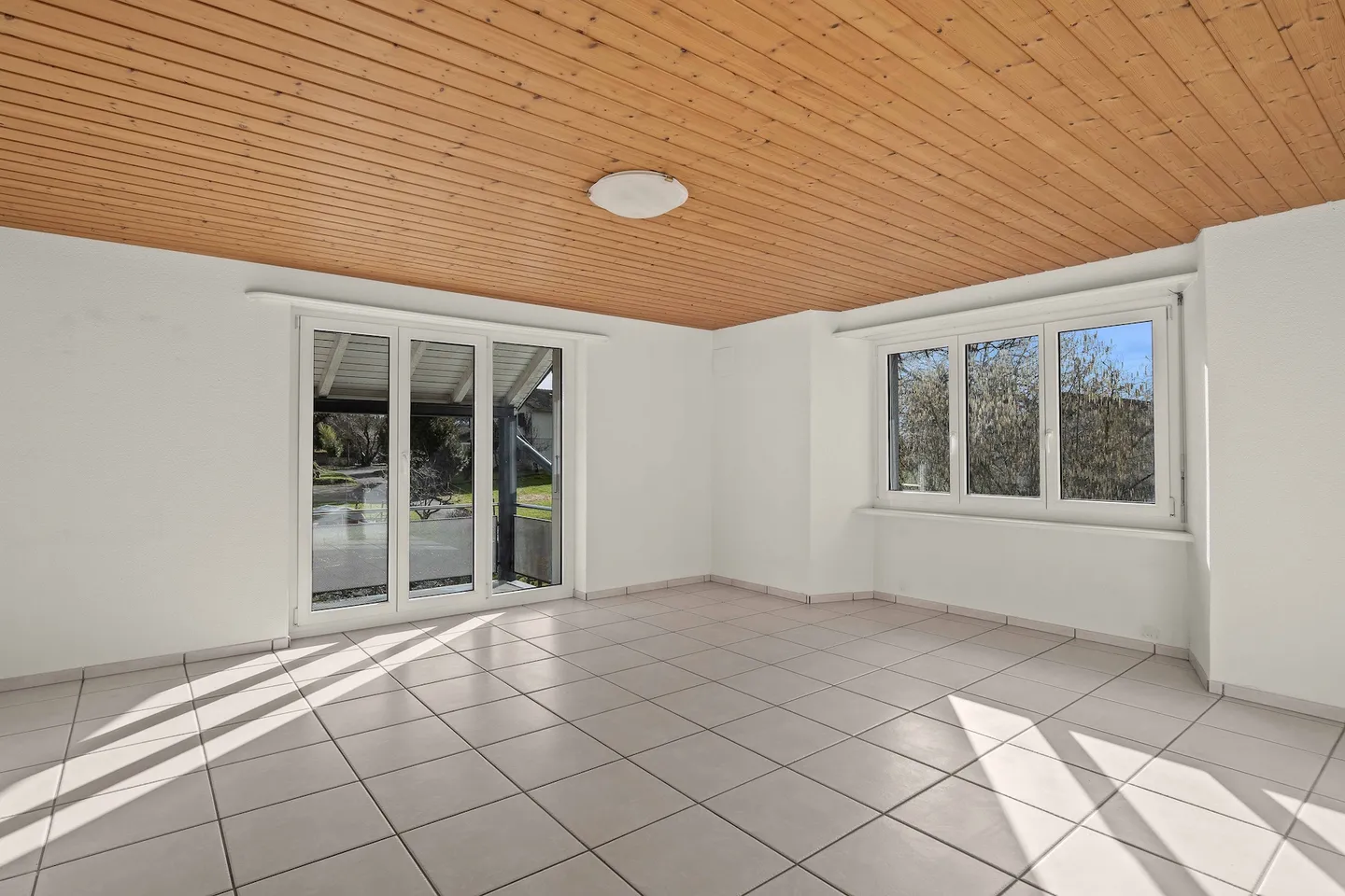 APPARTAMENTO ATTRATTIVO CON BALCONE E VISTA VERDE - Foto 5 di 5