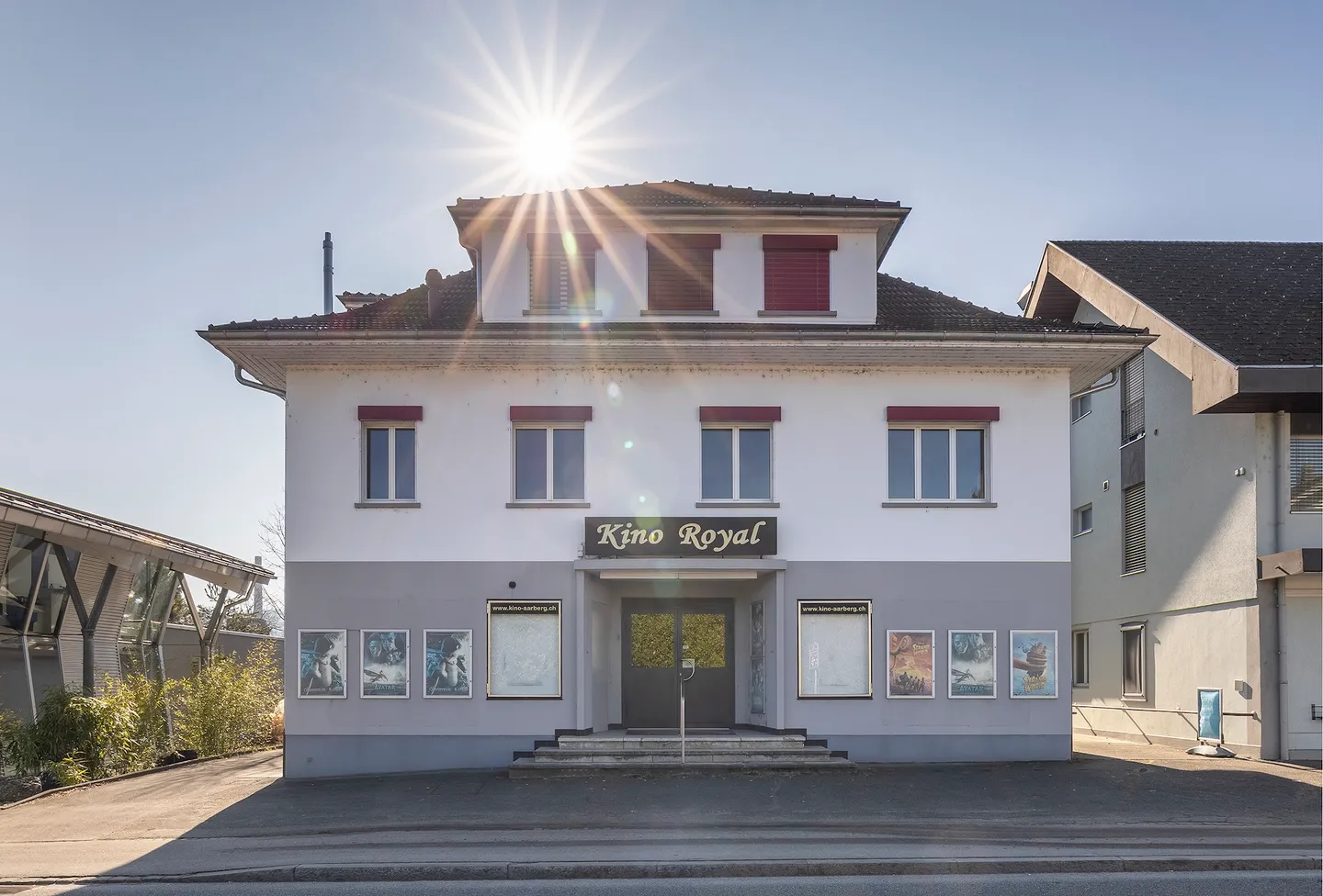 Edificio residenziale e commerciale con storia – Ex cinema con potenziale - Foto 1 di 5