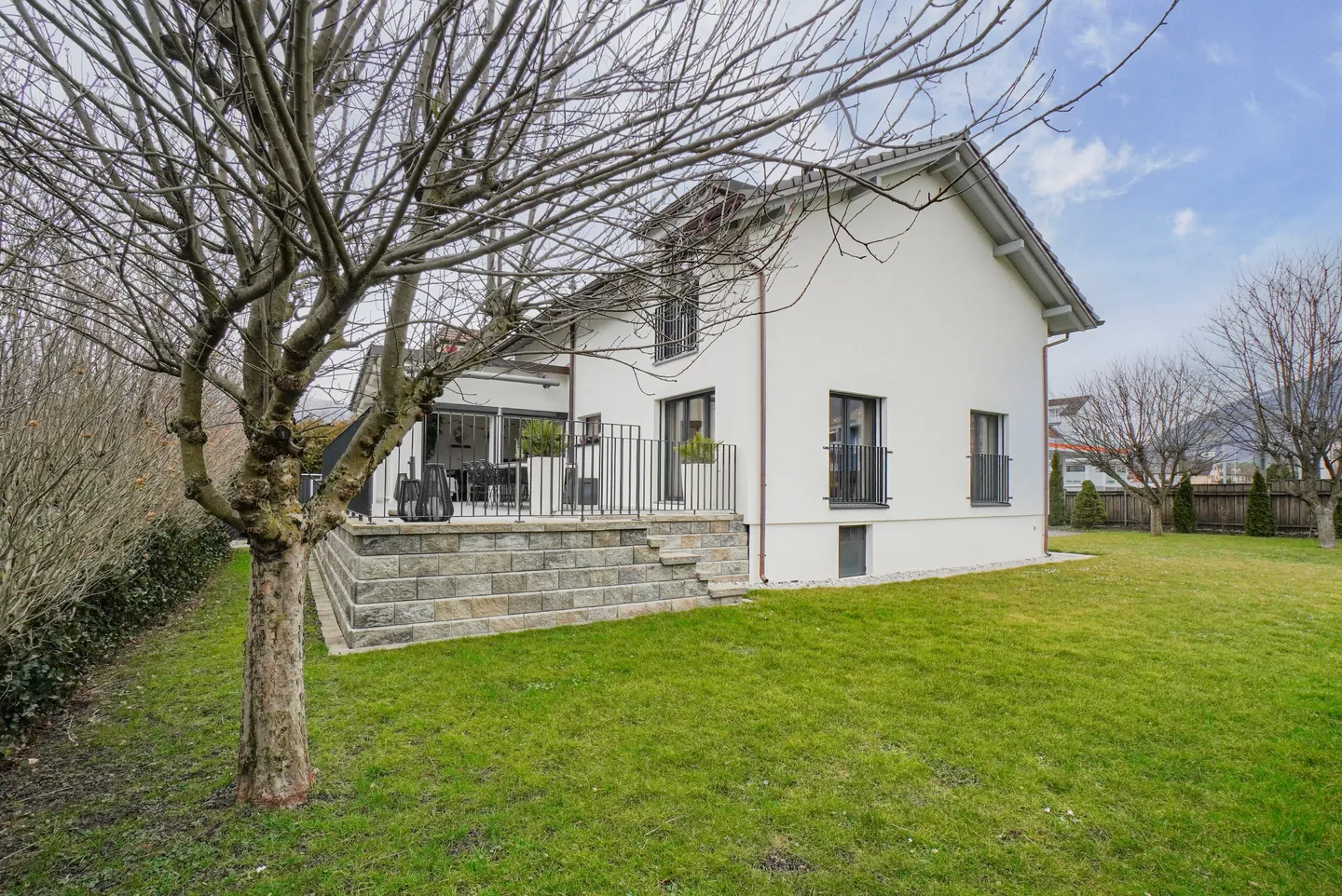 FREISTEHENDES EINFAMILIENHAUS IN BUCHS (SG) – KOMPLETT RENOVIERT 2022 MIT GROSSZÜGIGEM GARTEN - Foto 1 von 5