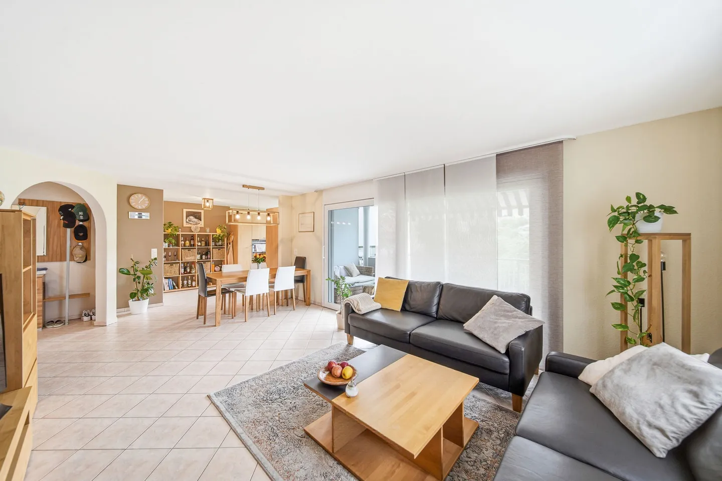 SCHÖN UND GUT &amp; 8211; GEPFLEGTE 4.5 ZIMMERWOHNUNG IM ZENTRUM - Photo 1 sur 5