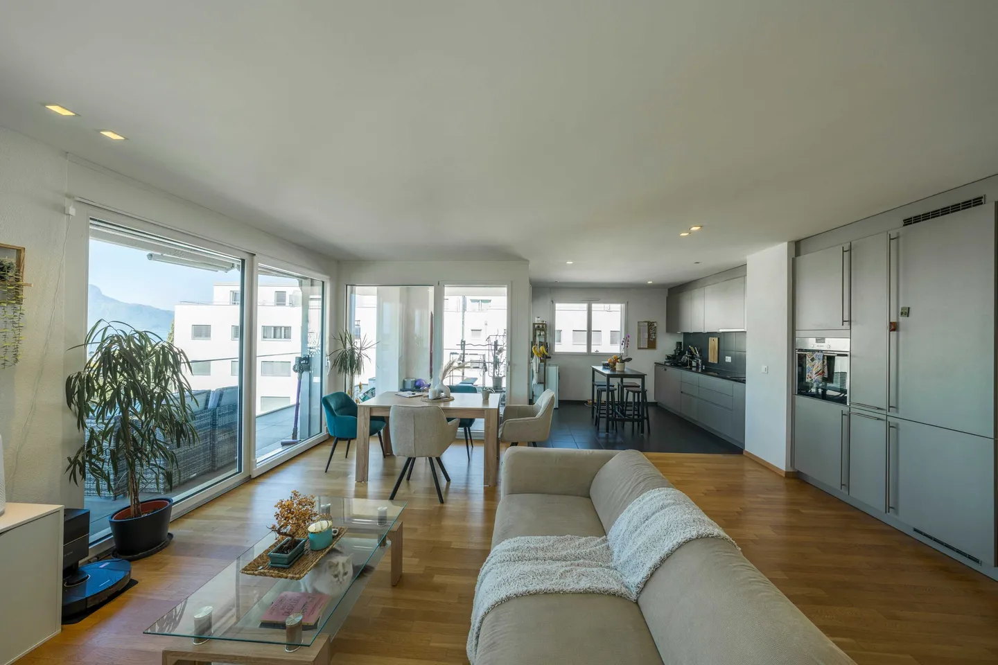 Modernes Apartment mit Seesicht - Foto 2 von 5