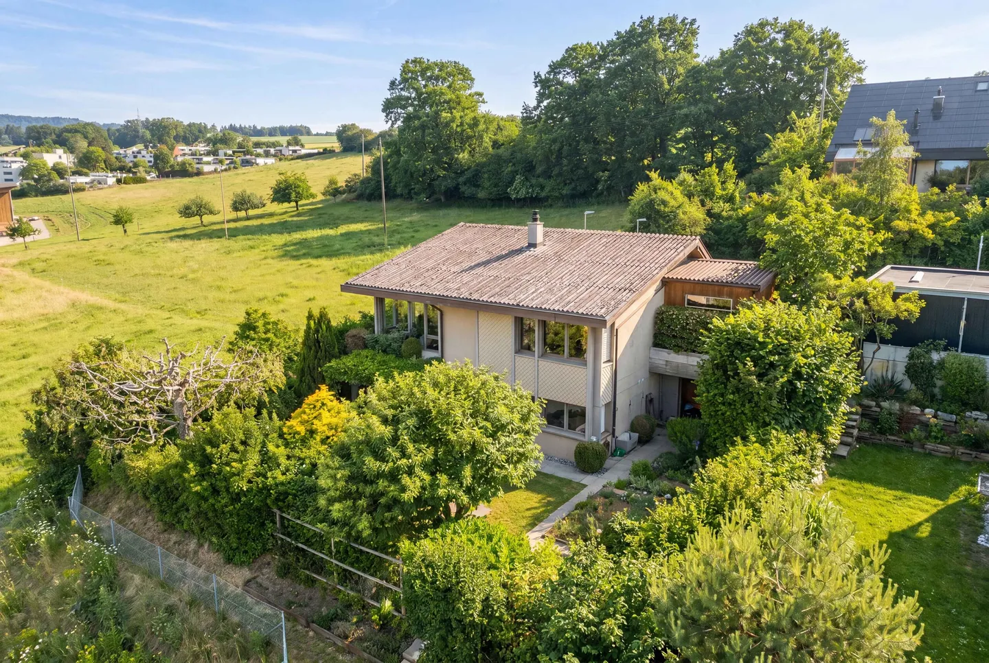 FREISTEHENDES 6.5 ZIMMER EINFAMILIENHAUS MIT TOLLER AUSSICHT - Photo 1 of 5