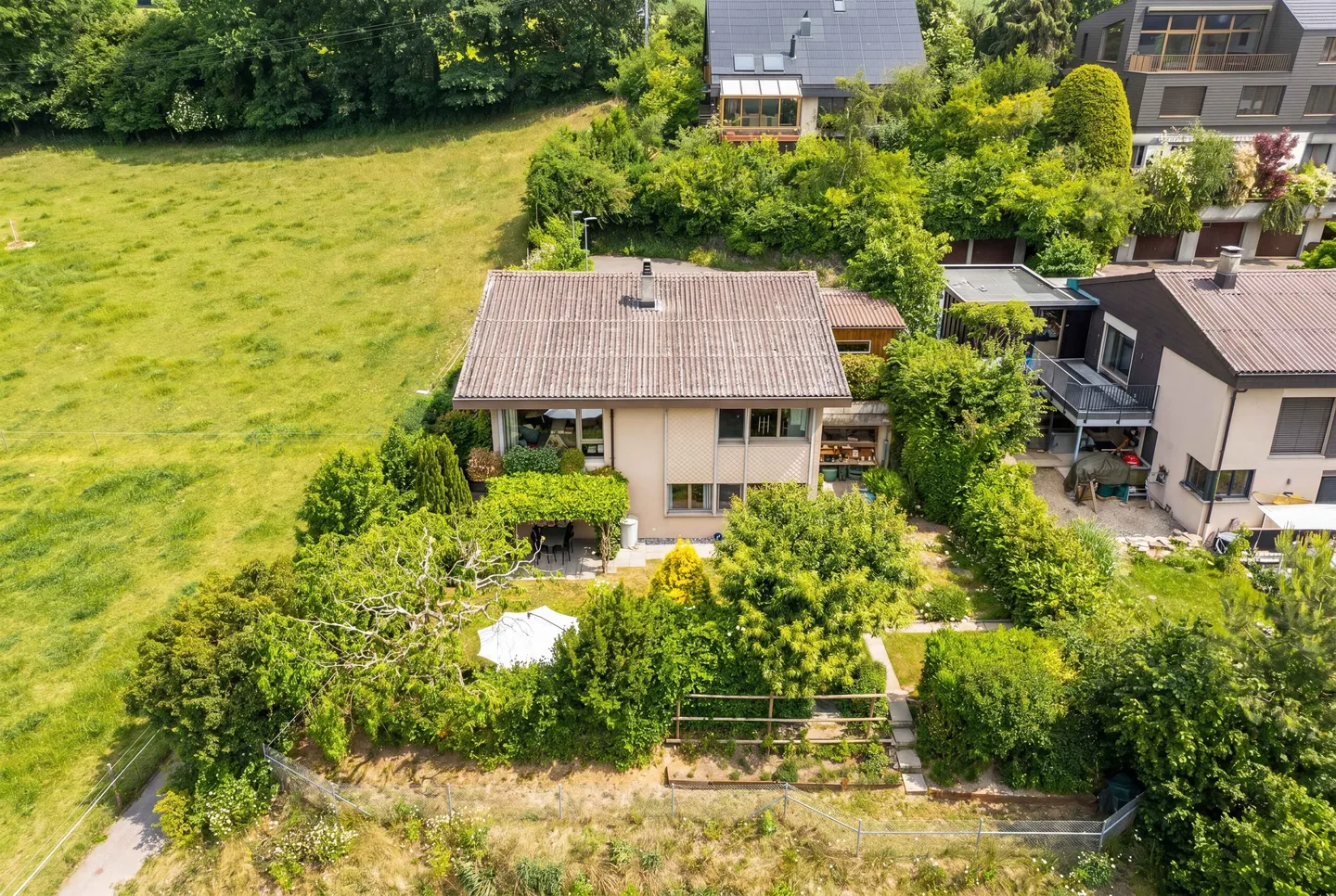 FREISTEHENDES 6.5 ZIMMER EINFAMILIENHAUS MIT TOLLER AUSSICHT - Photo 2 of 5