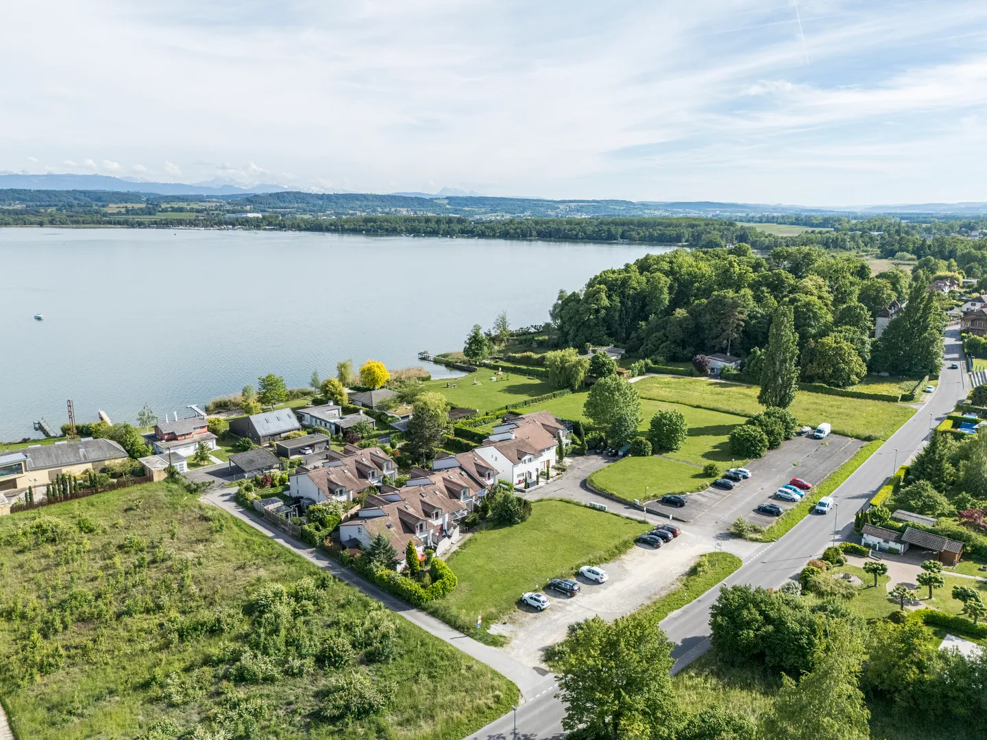 REIHENMITTELHAUS AM MURTENSEE MIT PRIVATEM SEEANSTOSS - Foto 2 di 5