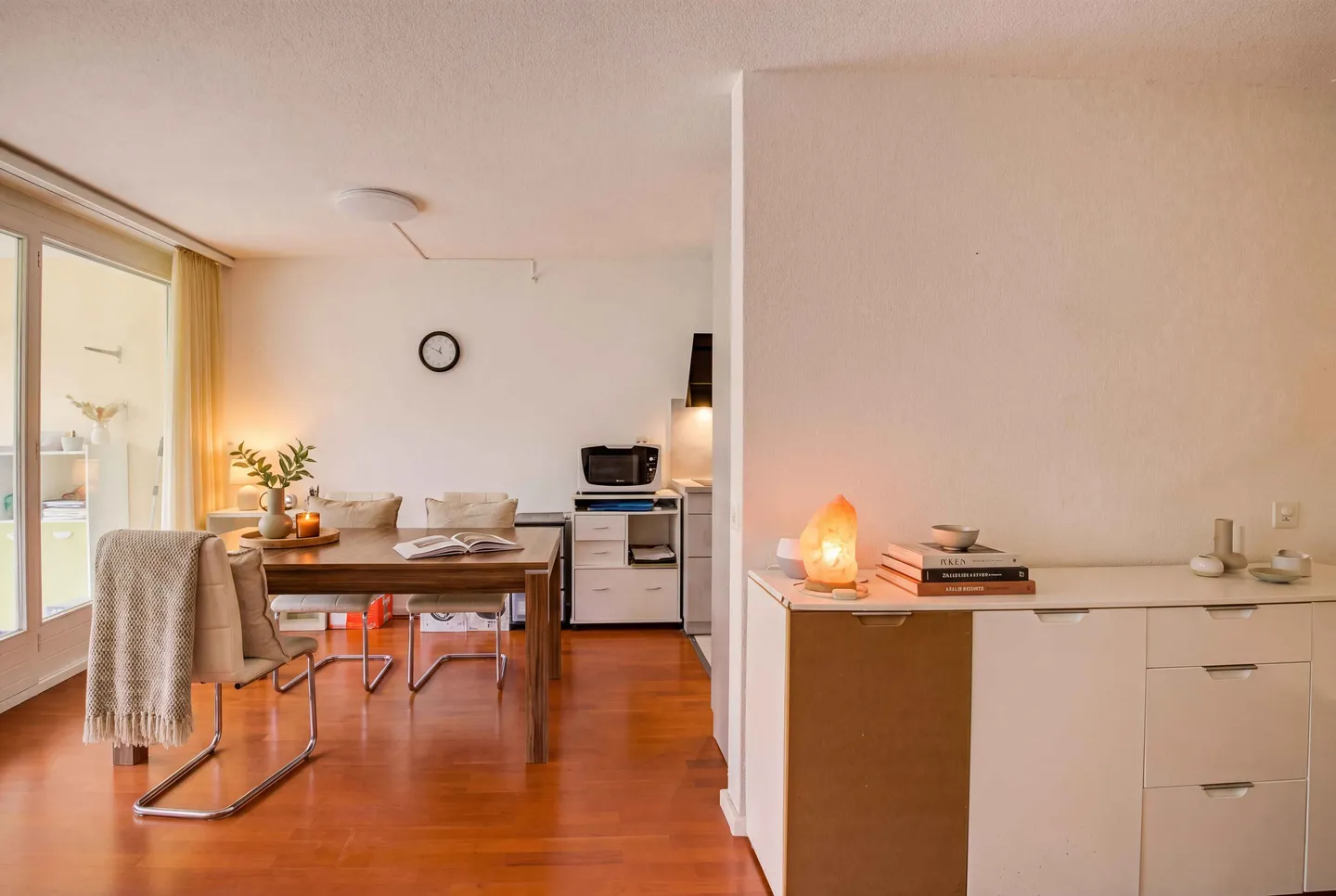 RASSIGE UND BESTENS UNTERHALTENE 3.5 ZIMMER WOHNUNG - Foto 4 von 5