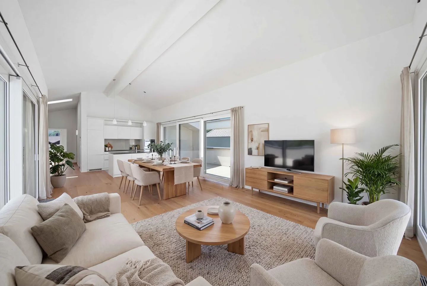 HIGH-QUALITY 3.5 ROOM PENTHOUSE WITH A VIEW - Photo 1 of 5