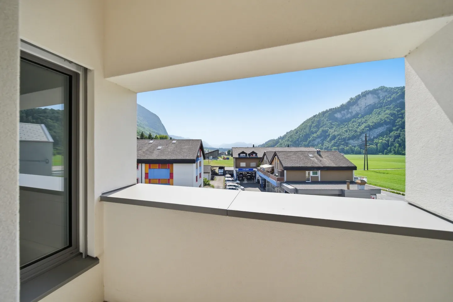 HIGH-QUALITY 3.5 ROOM PENTHOUSE WITH A VIEW - Photo 4 of 5