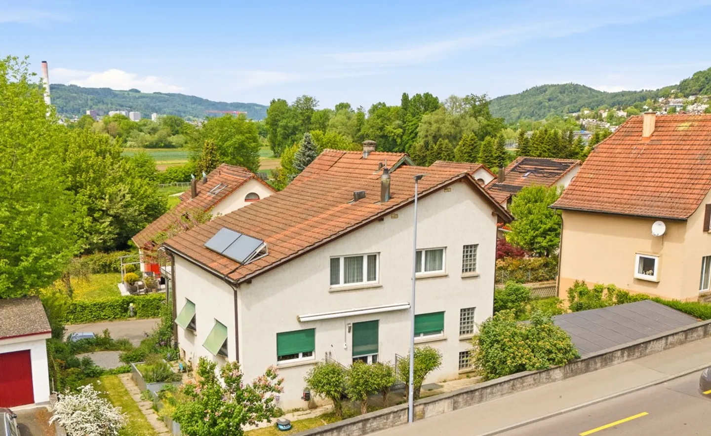 ZWEIFAMILIENHAUS ZWISCHEN ZÜRICH UND BADEN - Photo 1 sur 5