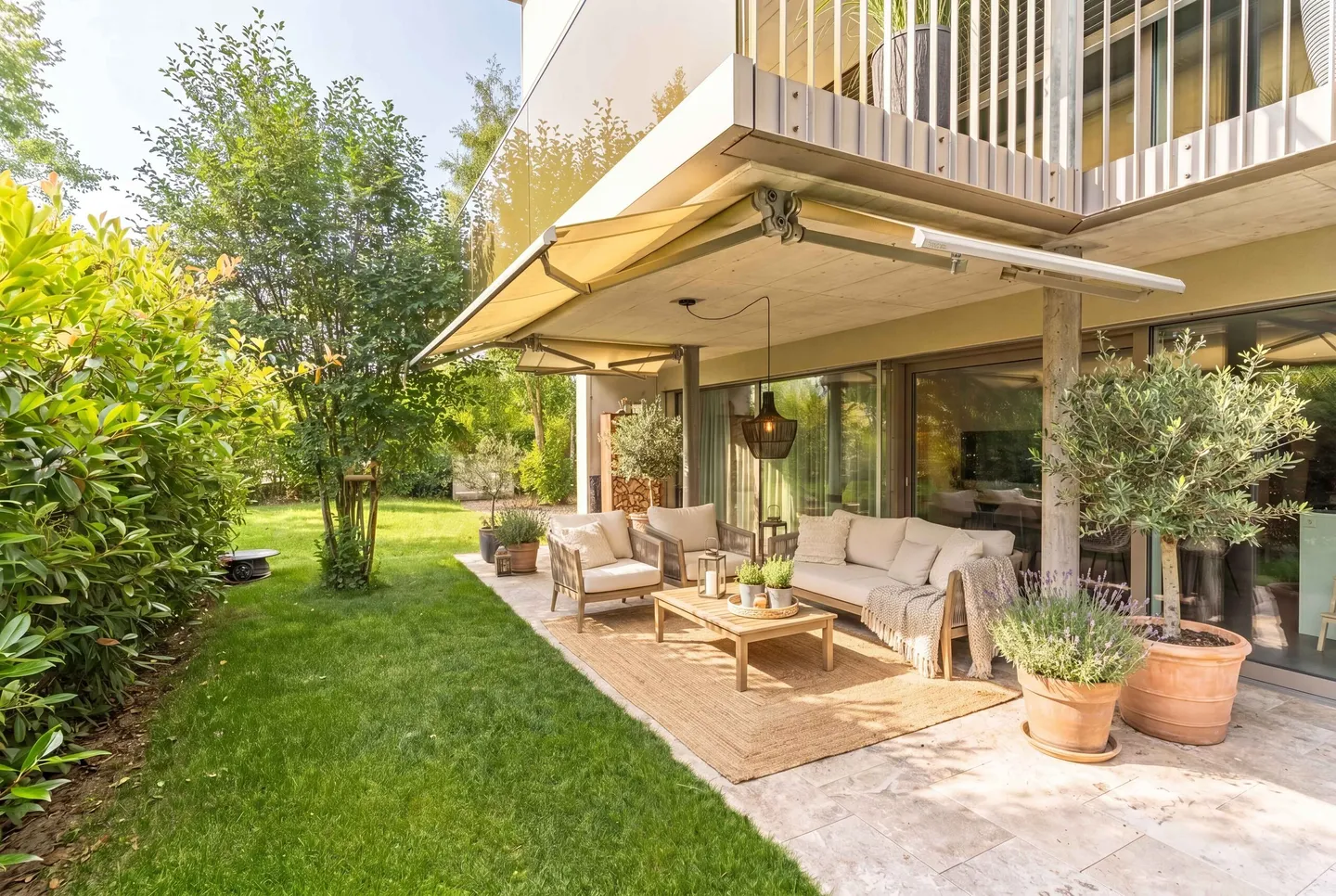 MODERNES WOHNEN MIT GARTENIDYLLE IN MÜNSINGEN - Photo 1 sur 5