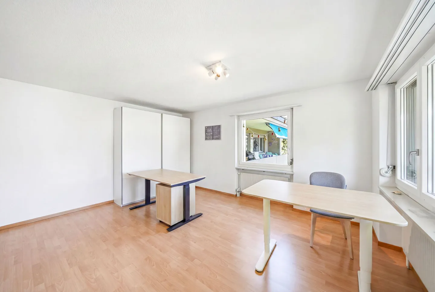 ÜBERRASCHEND VIEL PLATZ &amp; 8211; 2.5 ZIMMER AUF 63 M² - Photo 3 sur 5