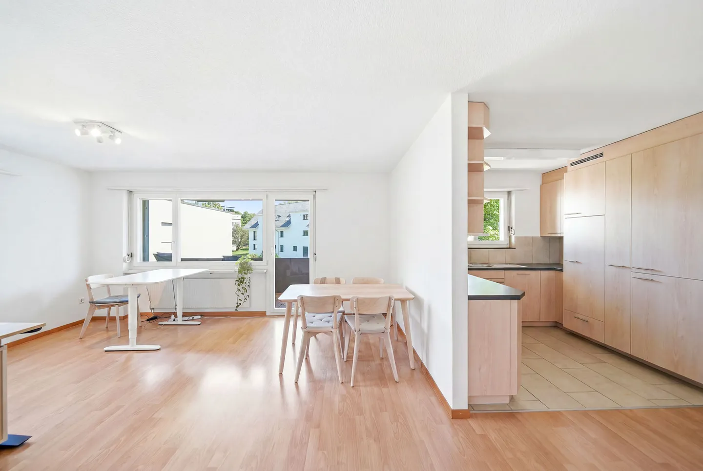 ÜBERRASCHEND VIEL PLATZ &amp; 8211; 2.5 ZIMMER AUF 63 M² - Photo 2 sur 5