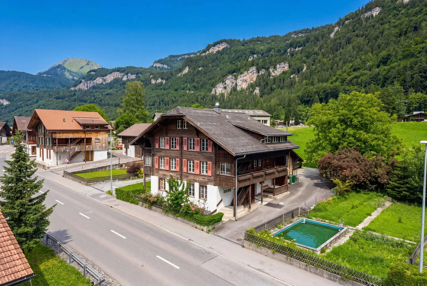 CHARMANTES  NUTZUNGSWUNDER MIT POTENZIAL IM BERNER OBERLAND - Photo 4 sur 5