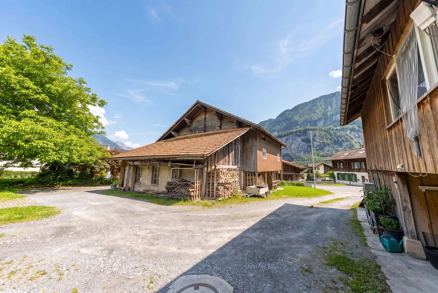 CHARMANTES  NUTZUNGSWUNDER MIT POTENZIAL IM BERNER OBERLAND - Photo 3 sur 5