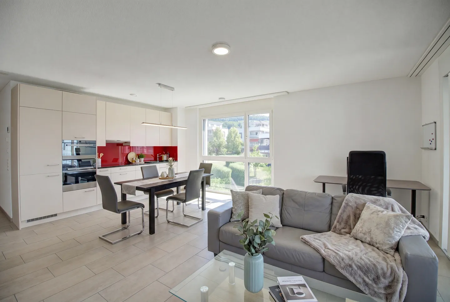 GROSSZÜGIGE 2.5 ZIMMER WOHNUNG MIT WINTERGARTEN - Foto 1 von 5