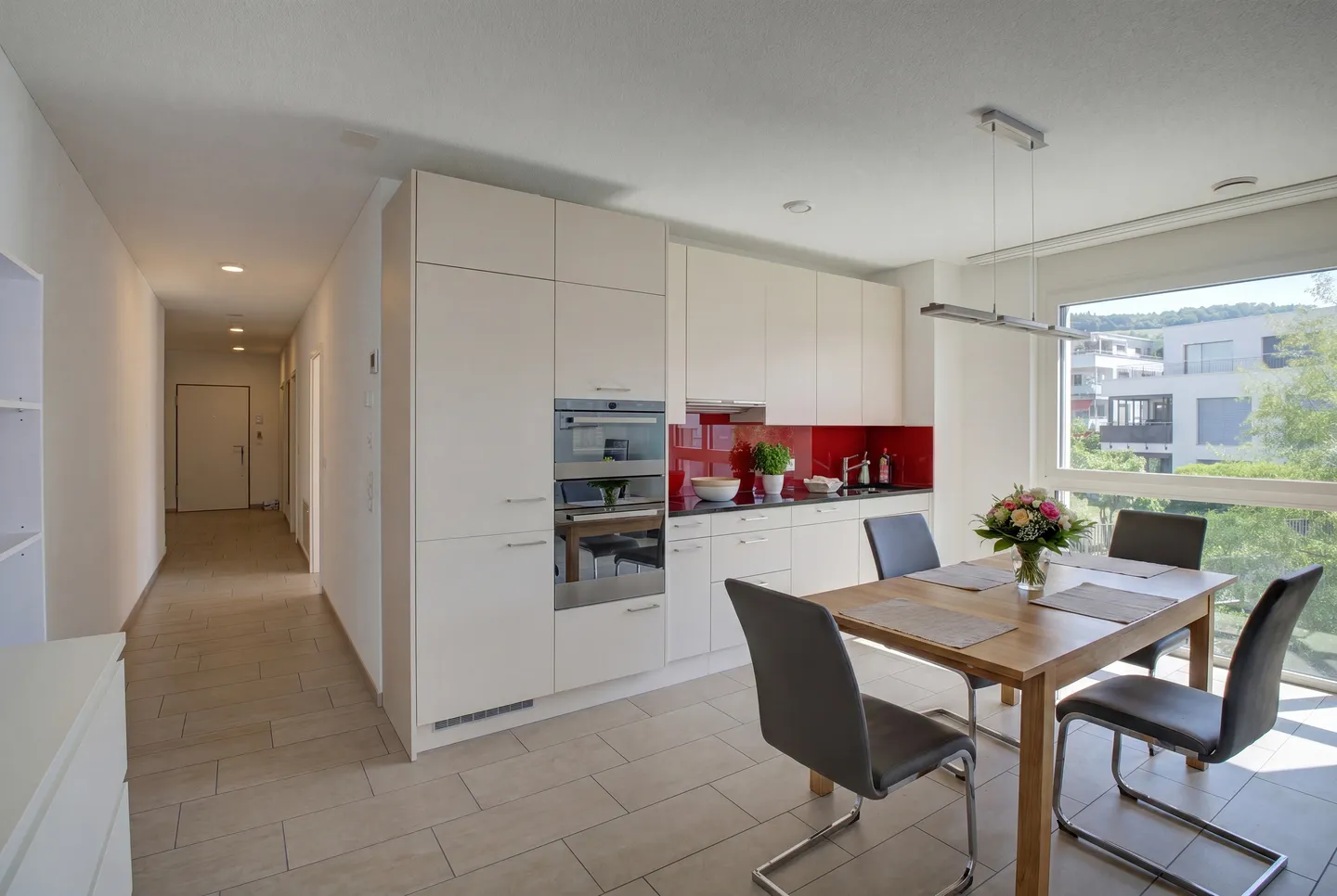 GROSSZÜGIGE 2.5 ZIMMER WOHNUNG MIT WINTERGARTEN - Foto 2 von 5