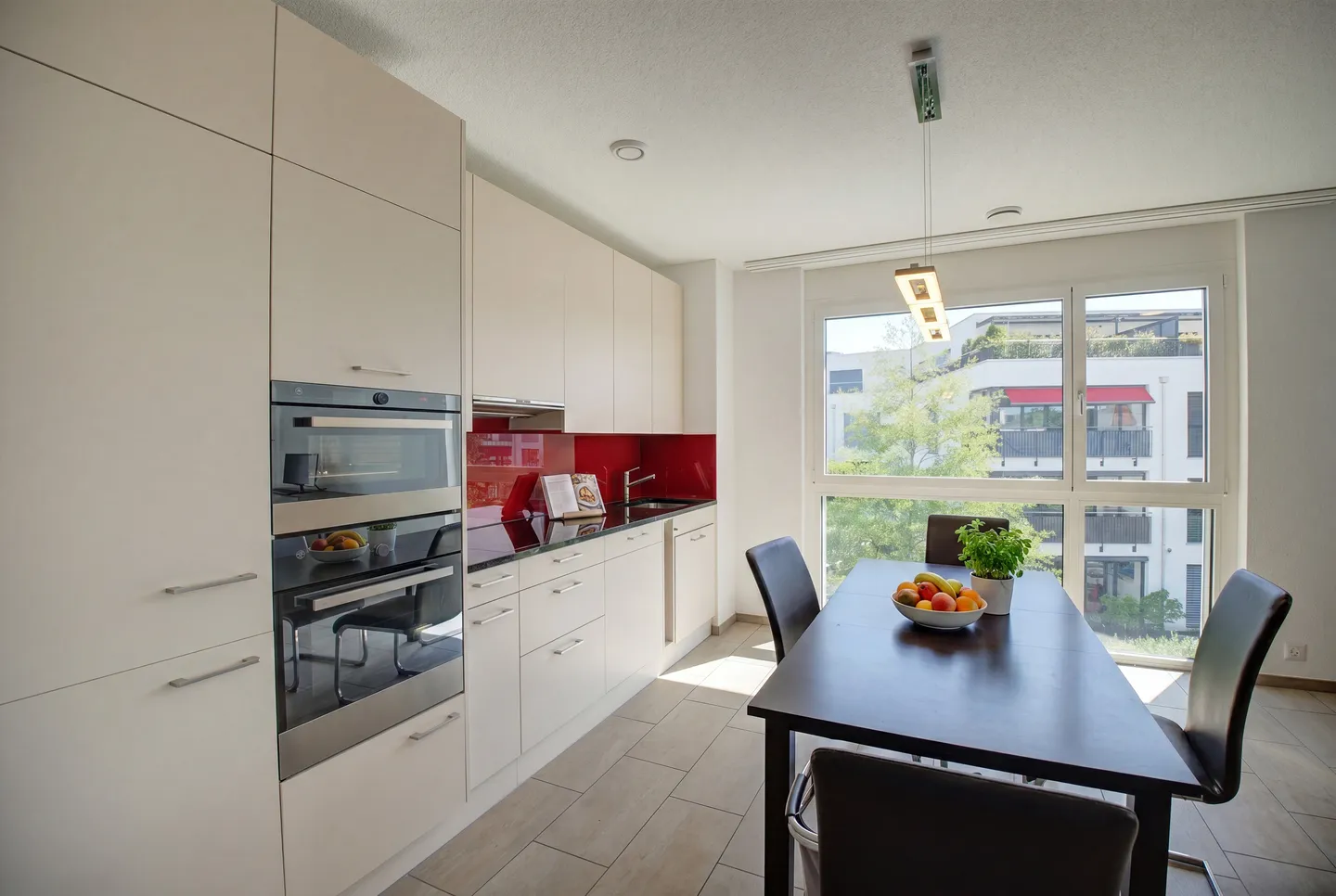 GROSSZÜGIGE 2.5 ZIMMER WOHNUNG MIT WINTERGARTEN - Foto 3 von 5